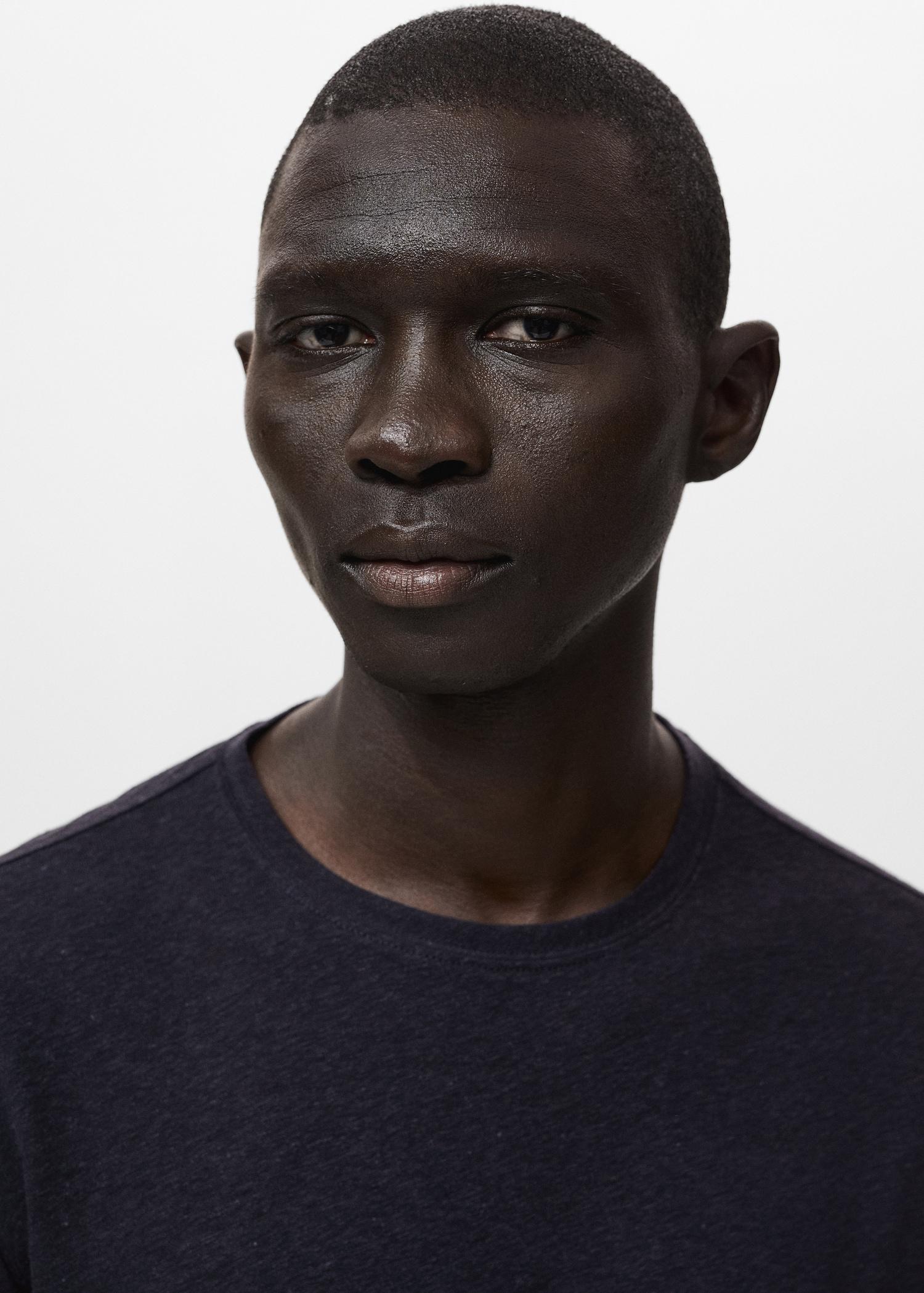 Linen slim-fit t-shirt - Men | MANGO USA Product Image