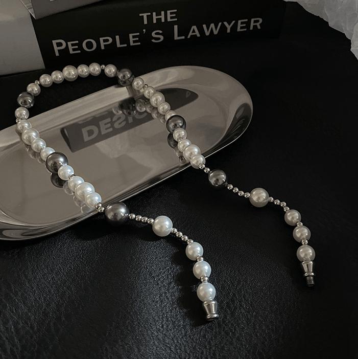 WHITE PEARL NECKLACE Product Image