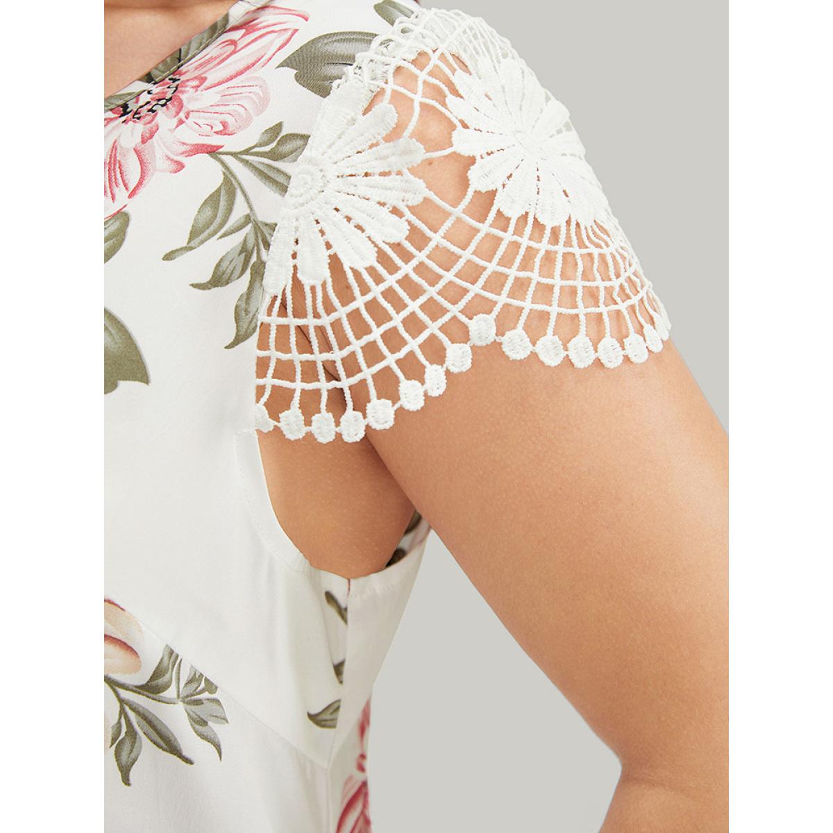 Plus Size Floral Pocket Keyhole Lace Cap Sleeve Flutter Dress Multicolor Women Elegant Printed Keyhole Cut-Out Cap Sleeve Curvy Knee Dress BloomChic 26/4X Product Image