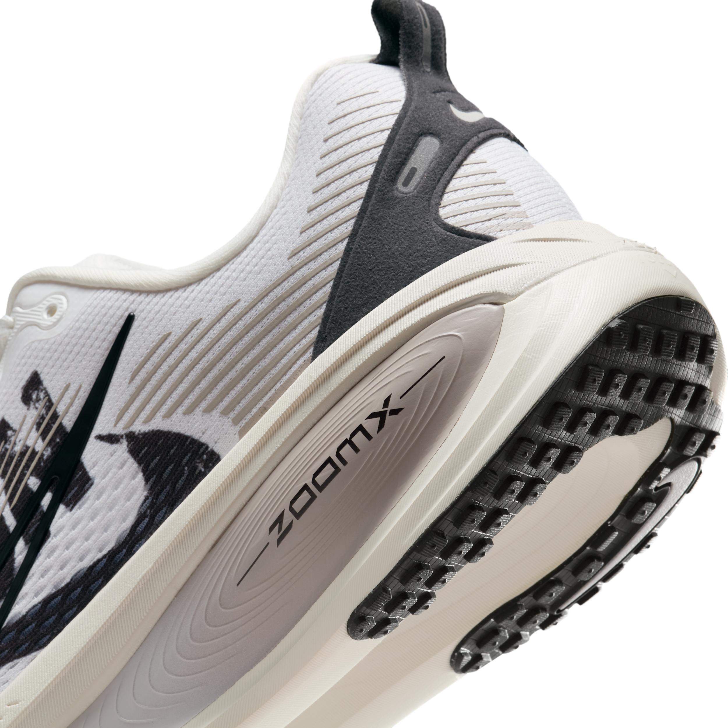 Nike Men's Vomero 18 Road Running Shoes Product Image