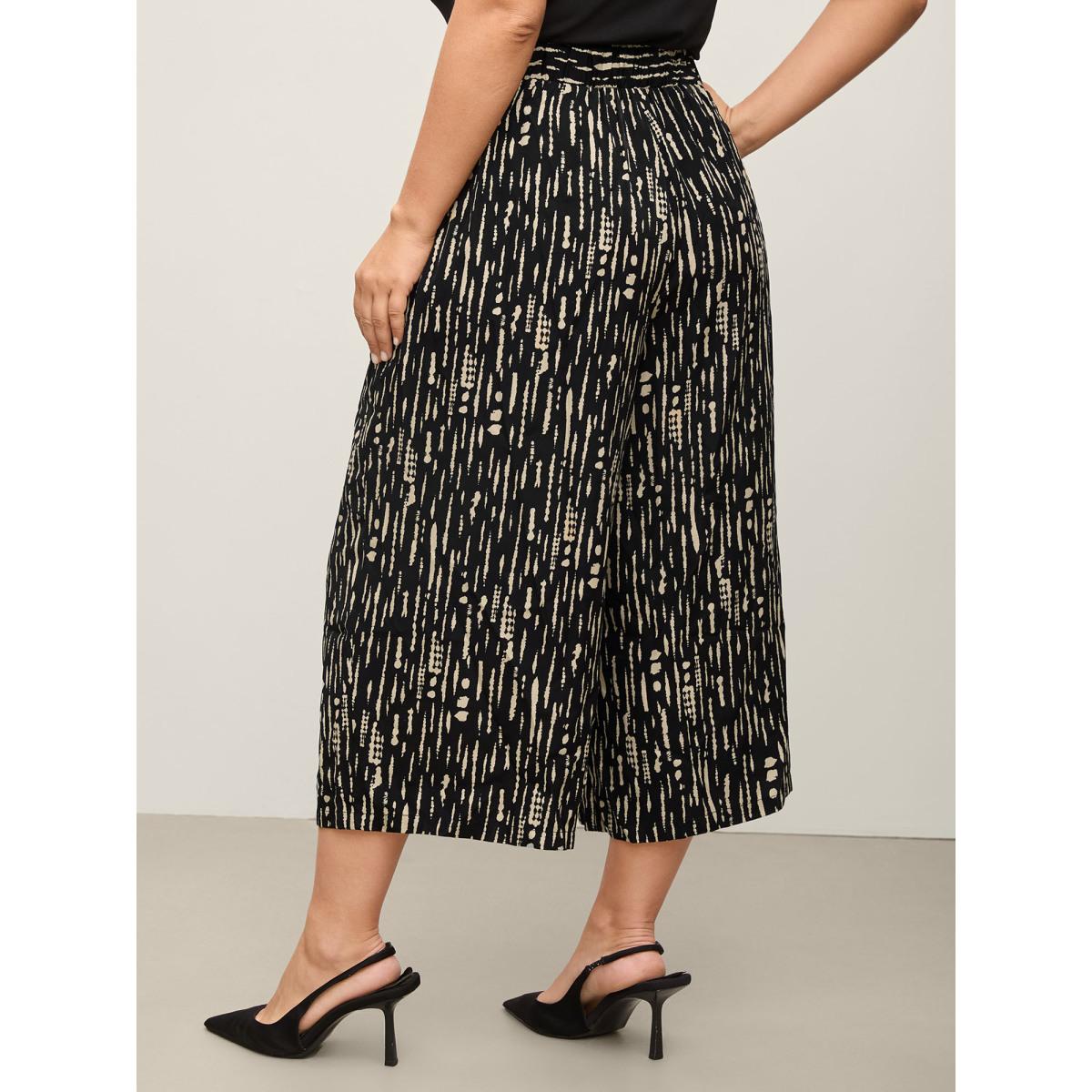 Plus Size Geometric Pattern Cropped Wide-Leg Pants Women Black Loose Mid Rise Work Pants BloomChic 22-24/3X Product Image