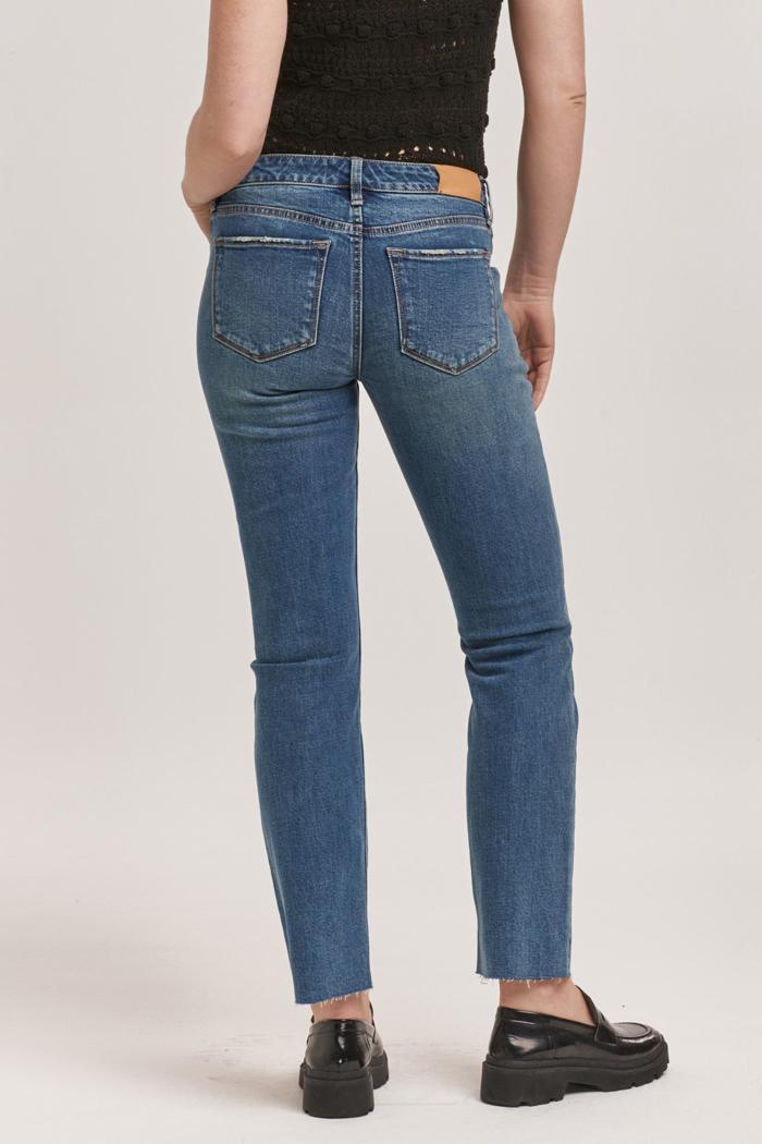Mid-Low Rise Raw Cut Hem Jeans Product Image