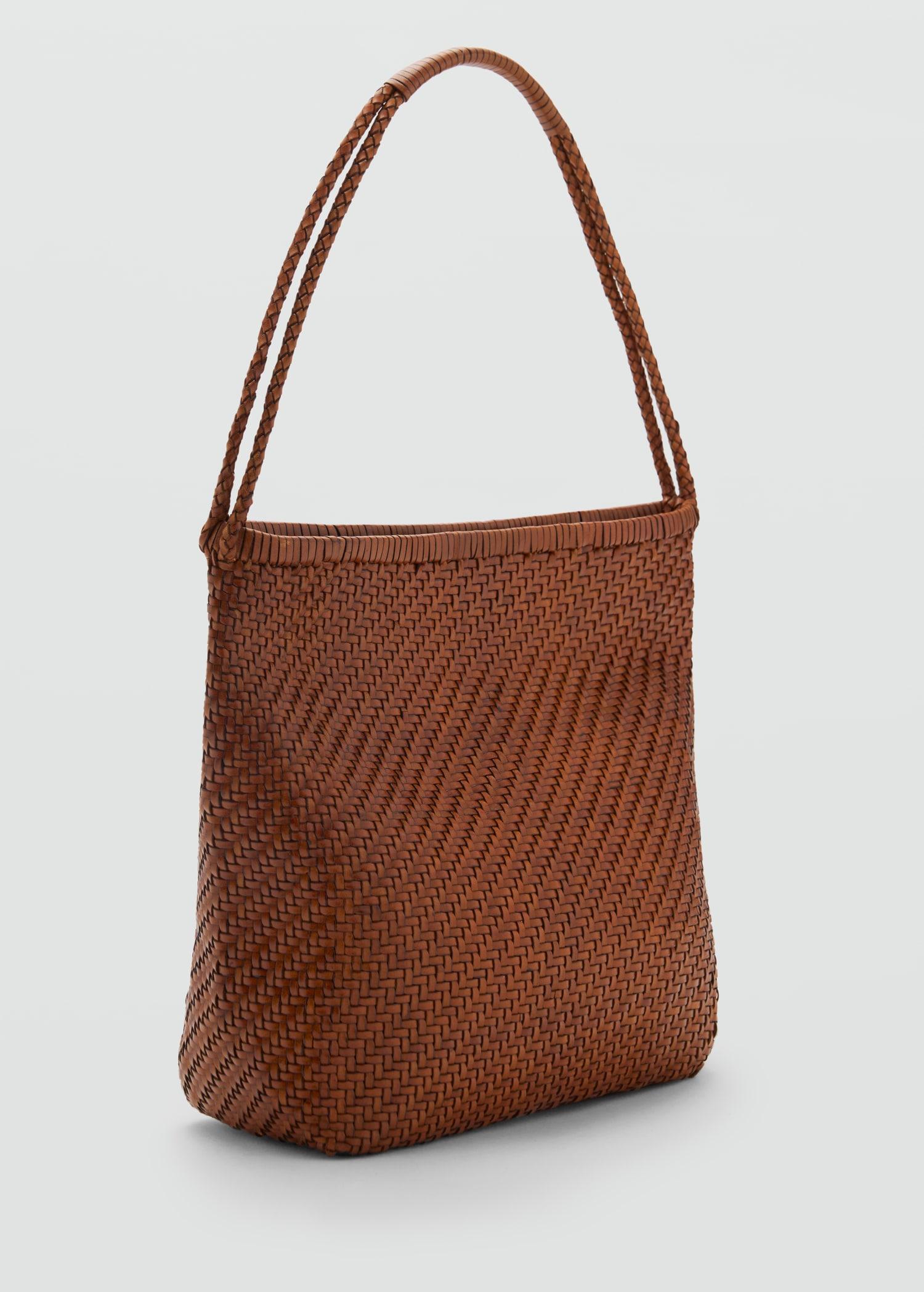 Medium braided leather shoulder bag - Women | MANGO USA Product Image