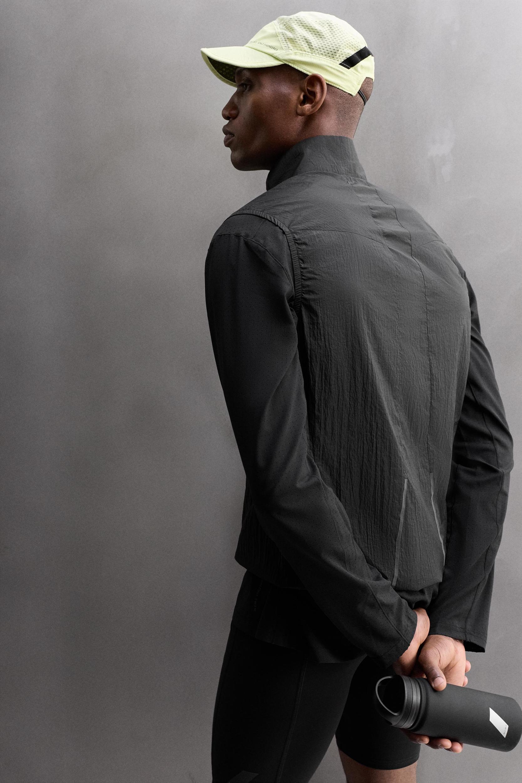 LIGHTWEIGHT TECHNICAL VEST Product Image