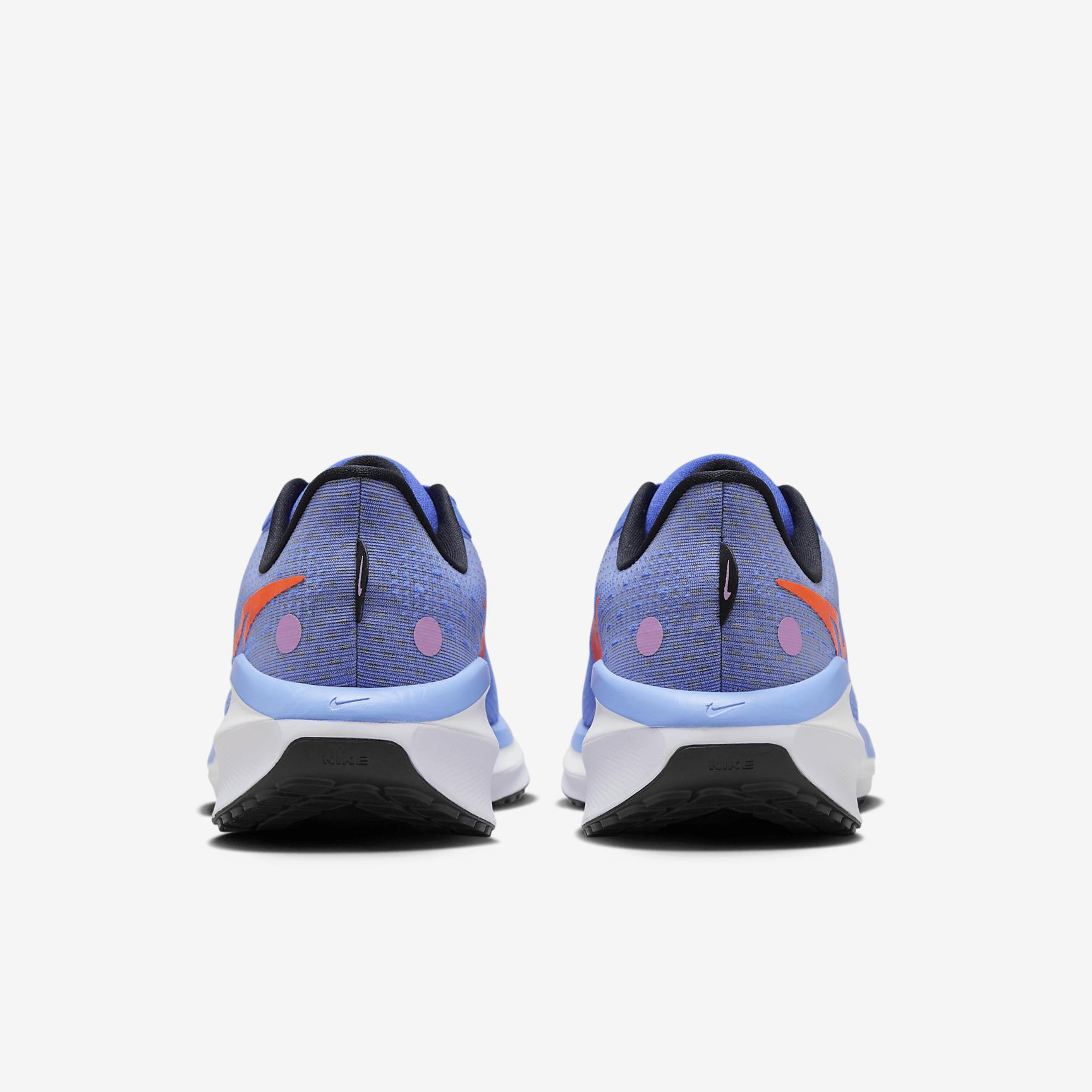 Nike Vomero 17 Women's Road Running Shoes Product Image