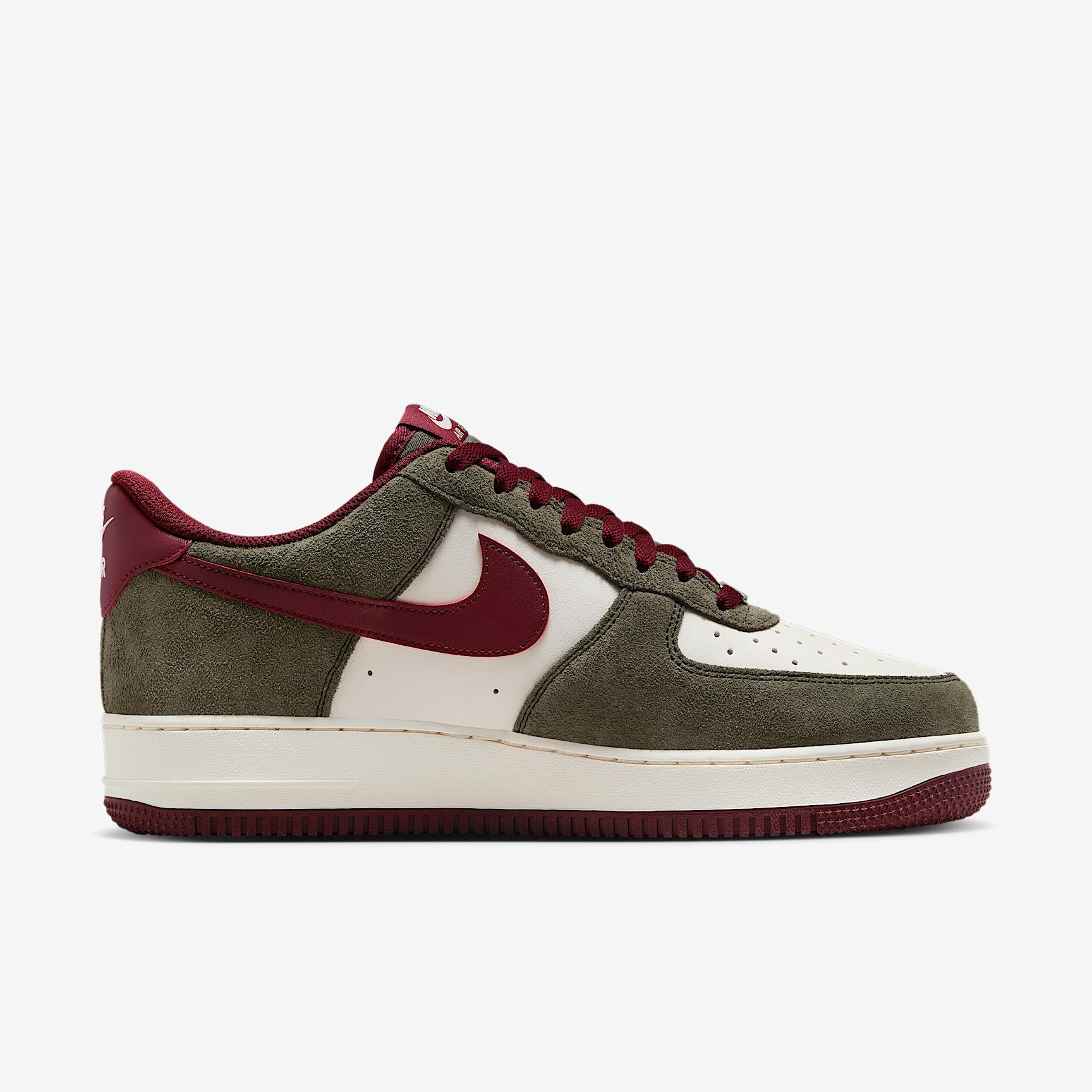 Nike Mens Air Force 1 07 LV8 Shoes | II7630-100 Product Image