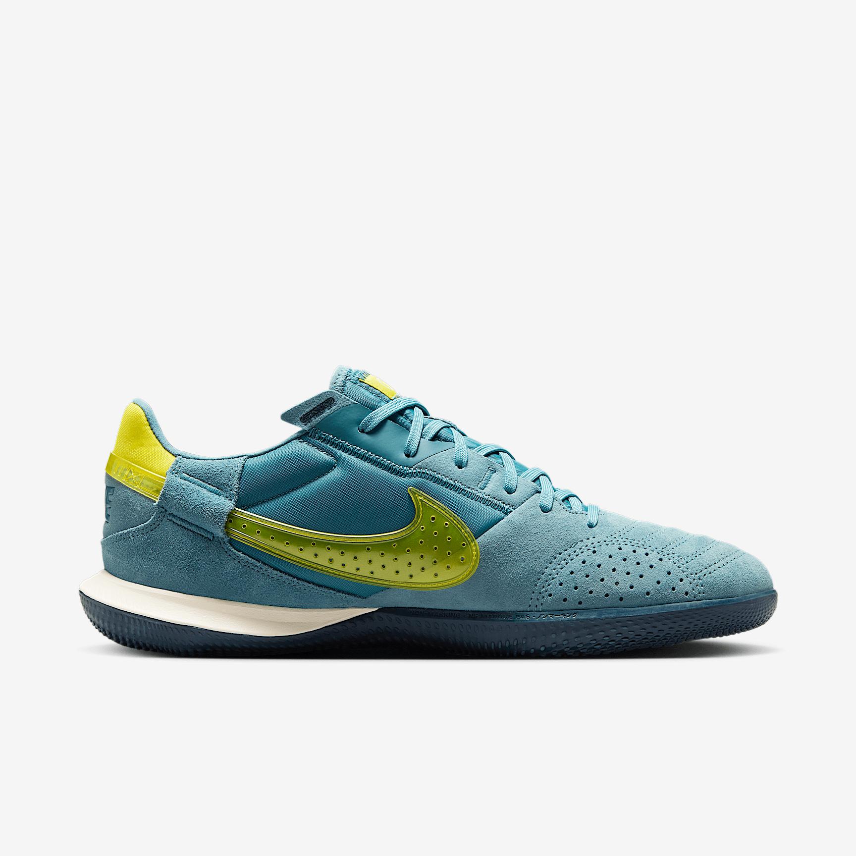Nike Streetgato Low-Top Soccer Shoes Product Image