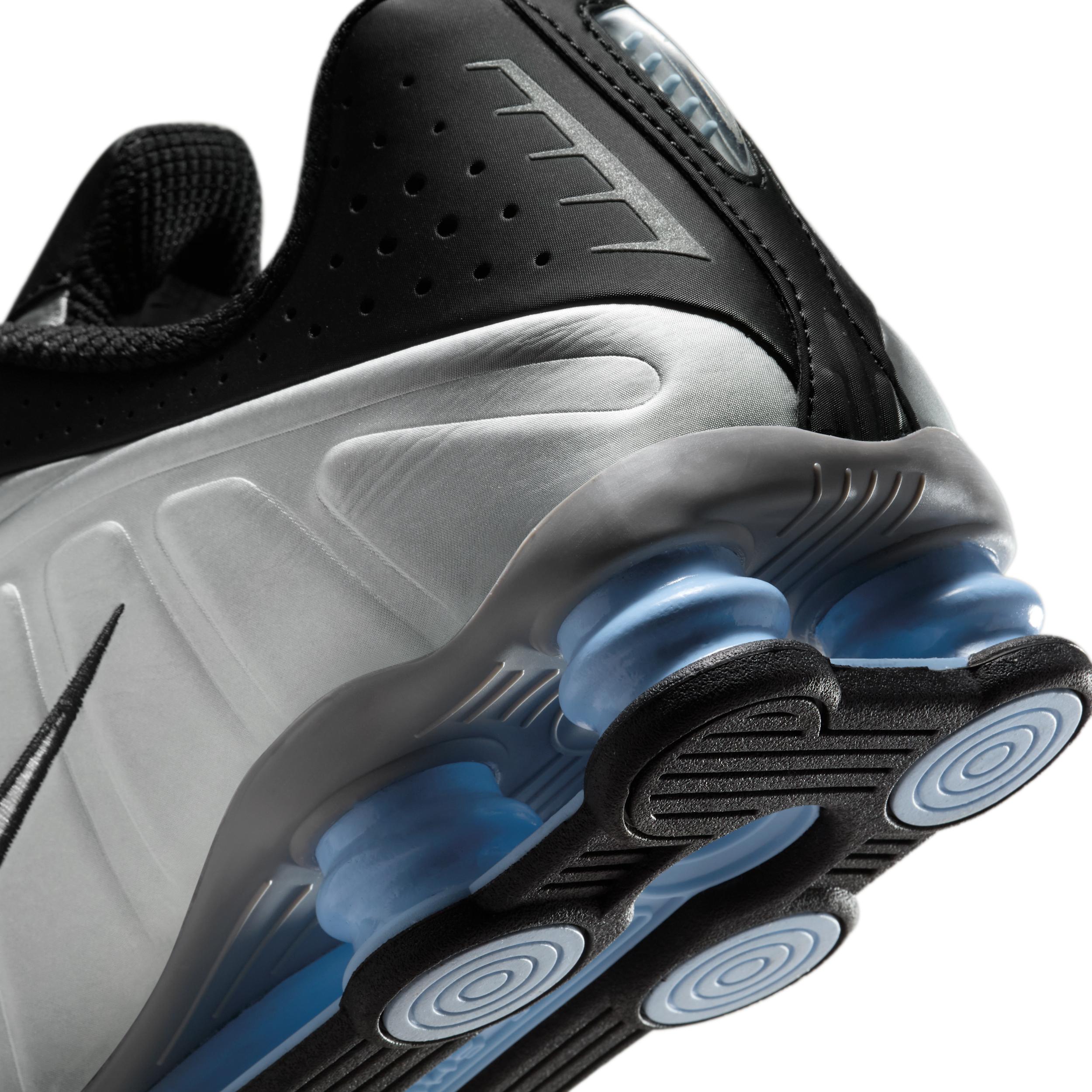 Nike Men's Shox R4 Shoes Product Image