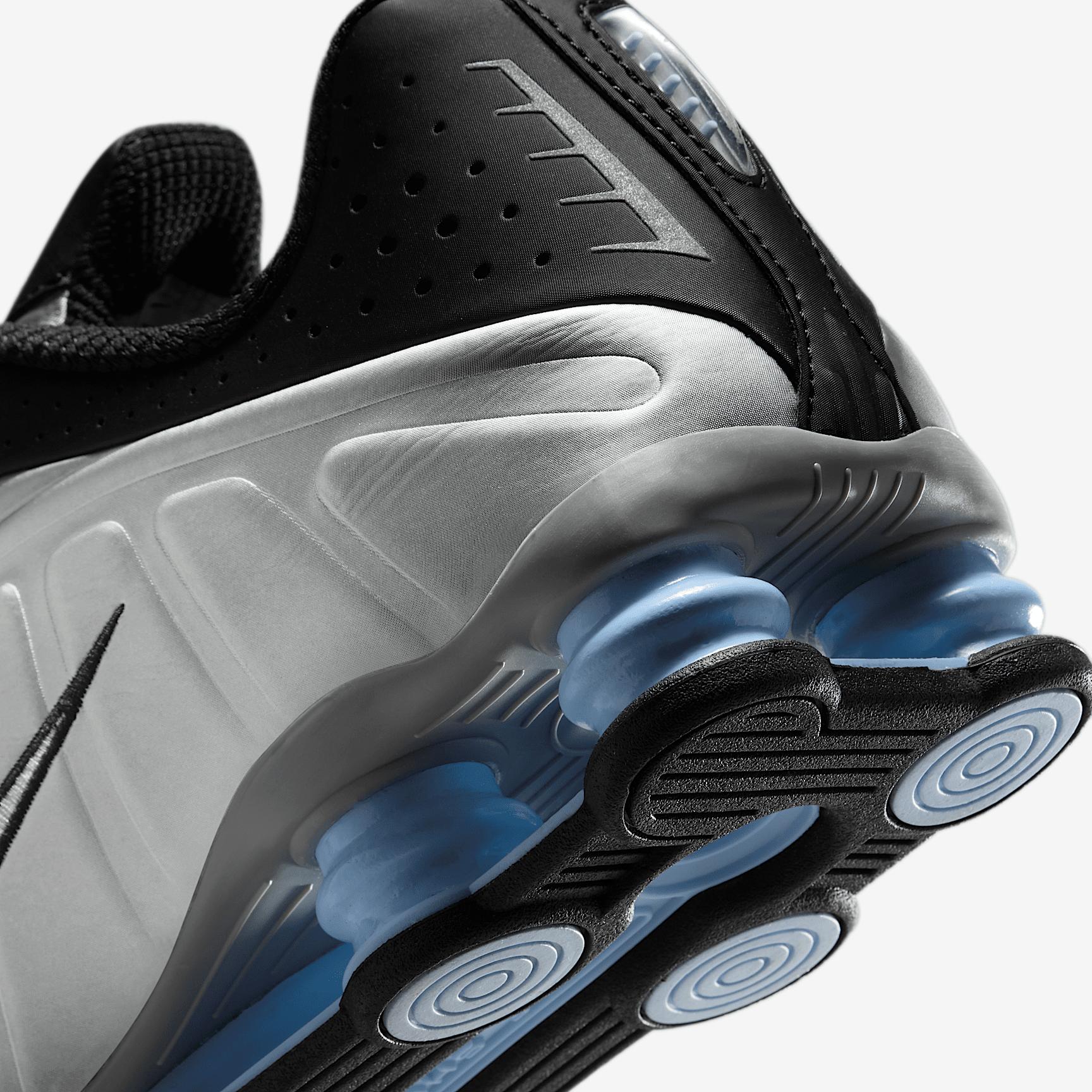 Nike Men's Shox R4 Shoes Product Image