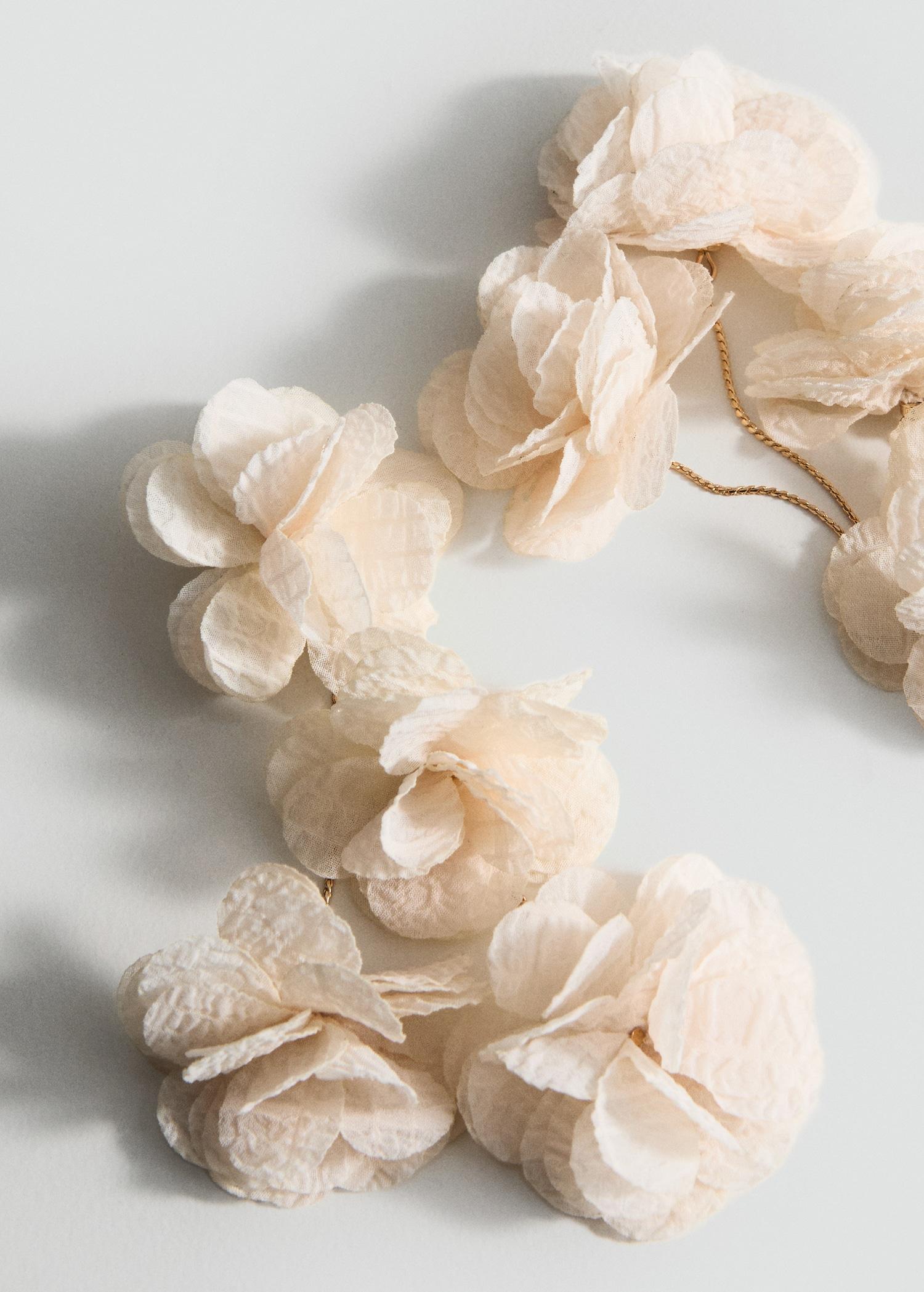 Woven flower earrings - Women | MANGO USA Product Image