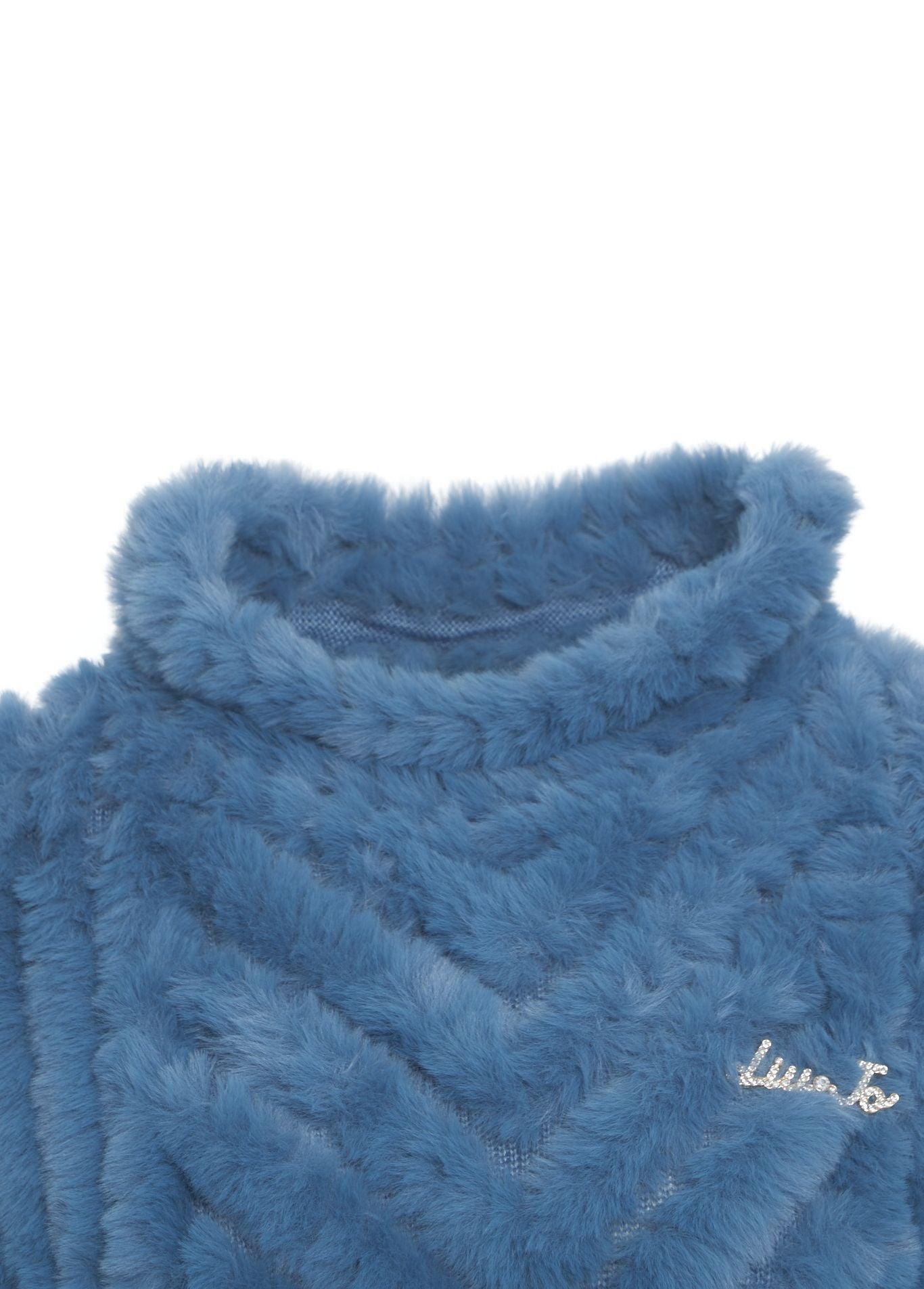 Faux fur cape Product Image