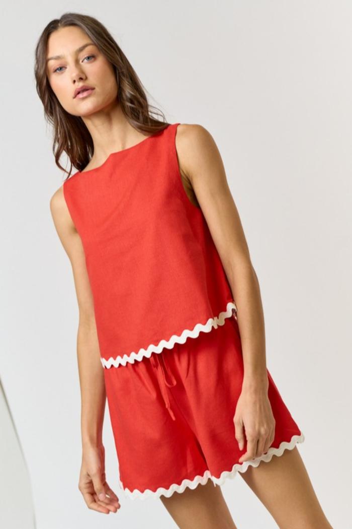 Scallop Edge Short Product Image