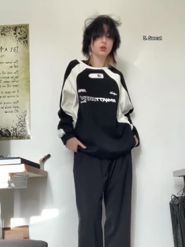 Vintage Print Raglan Sweatshirt Product Image