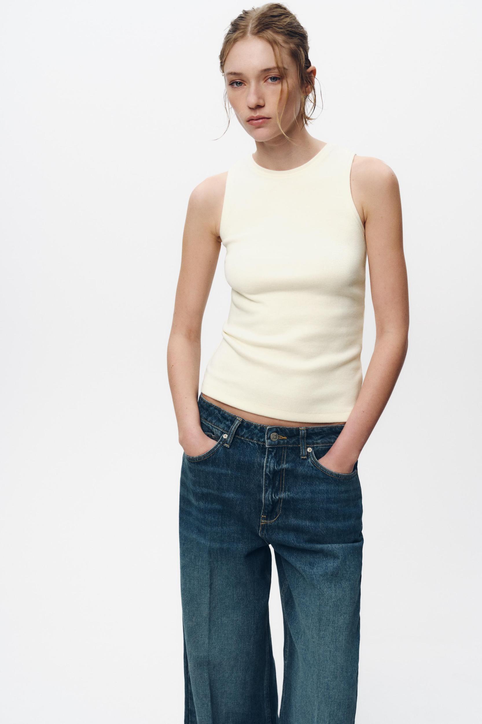 SLEEVELESS TOP Product Image