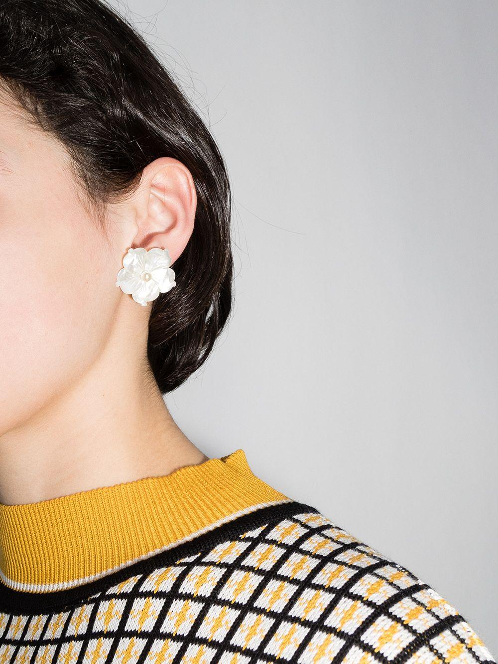 mother-of-pearl flower stud earrings Product Image