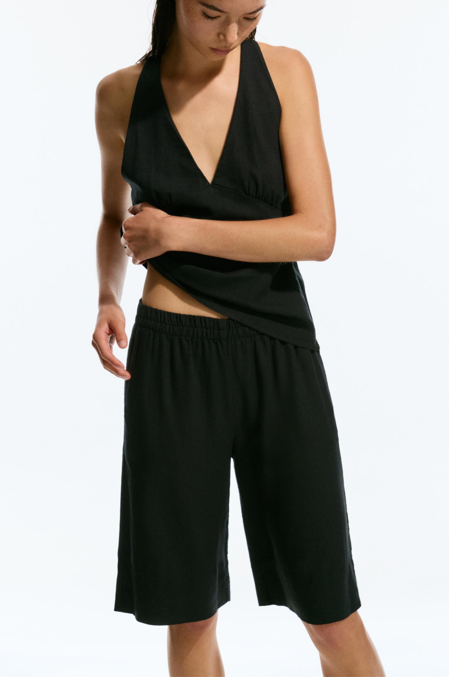 Linen Bermuda shorts Product Image