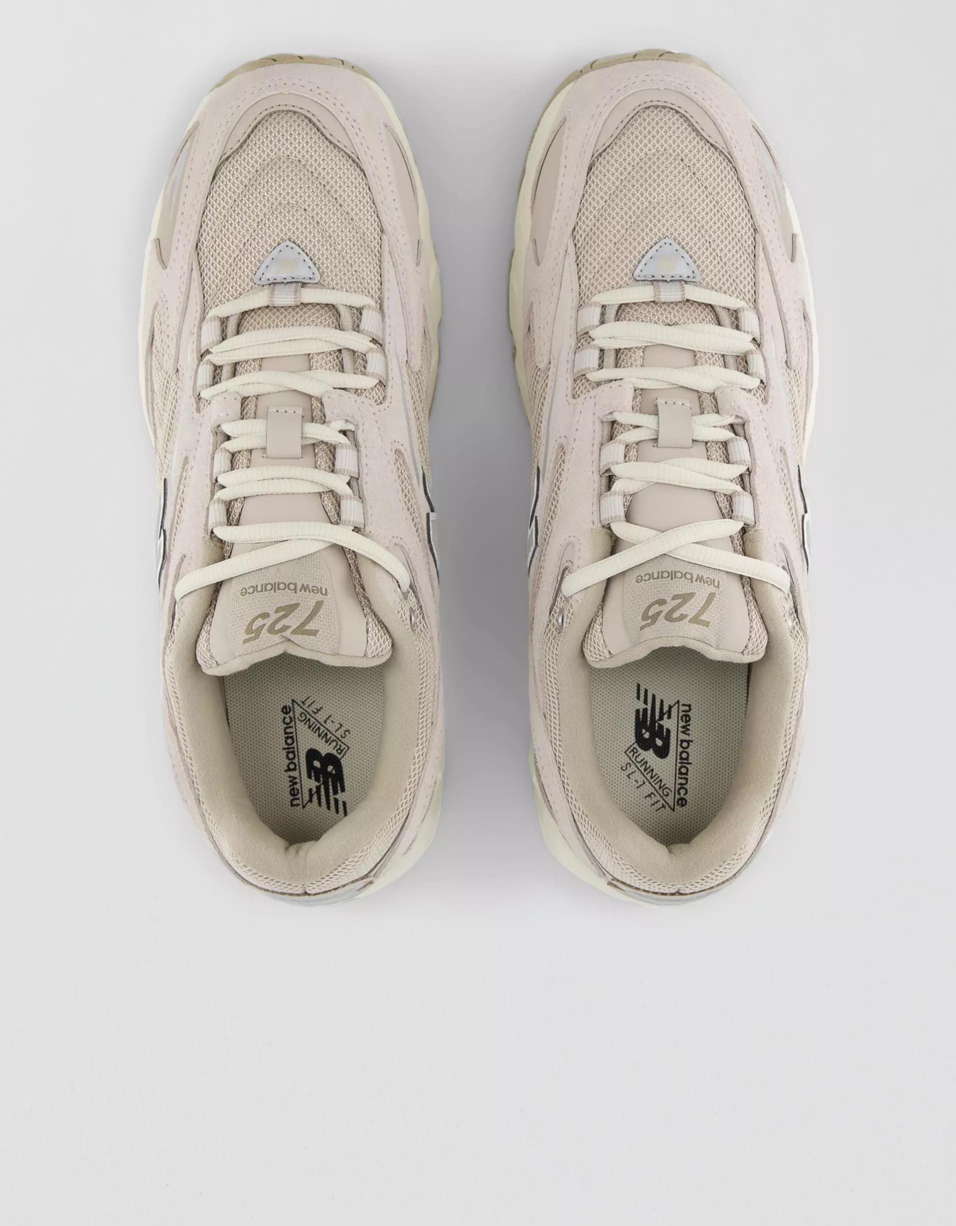 New Balance Men's 725 Sneaker Product Image