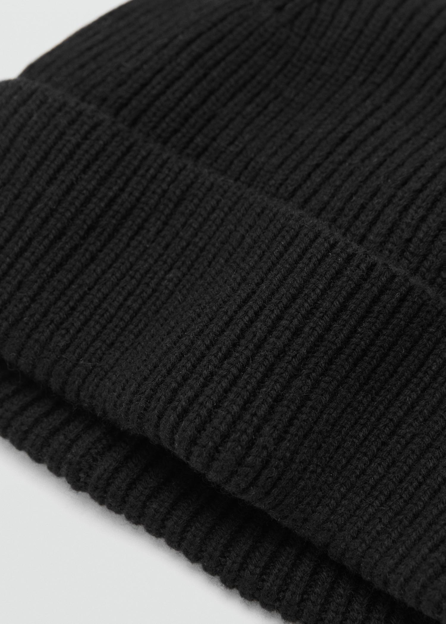 Wool and cashmere-blend ribbed hat - Men | MANGO USA Product Image