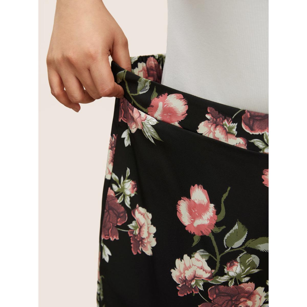 Plus Size Floral Elastic Waist Tiered Hem Shorts Women BlackFlower Elegant Tiered Everyday Shorts BloomChic 26/4X Product Image