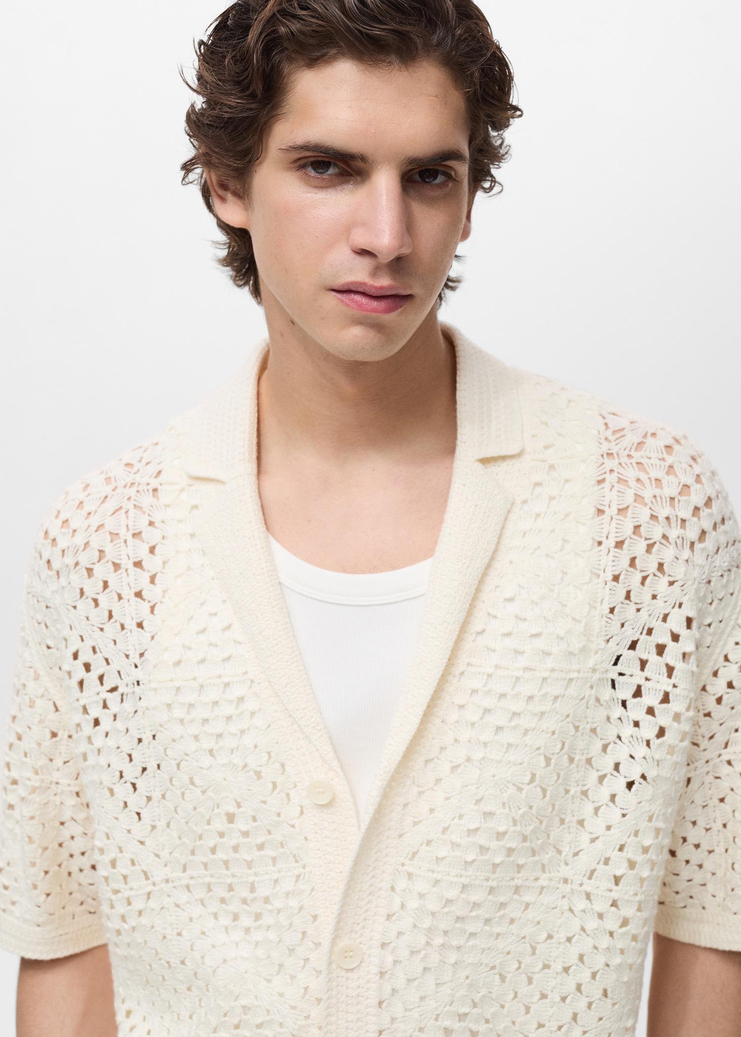 Bowling shirt with crochet structure - Men | MANGO USA Product Image