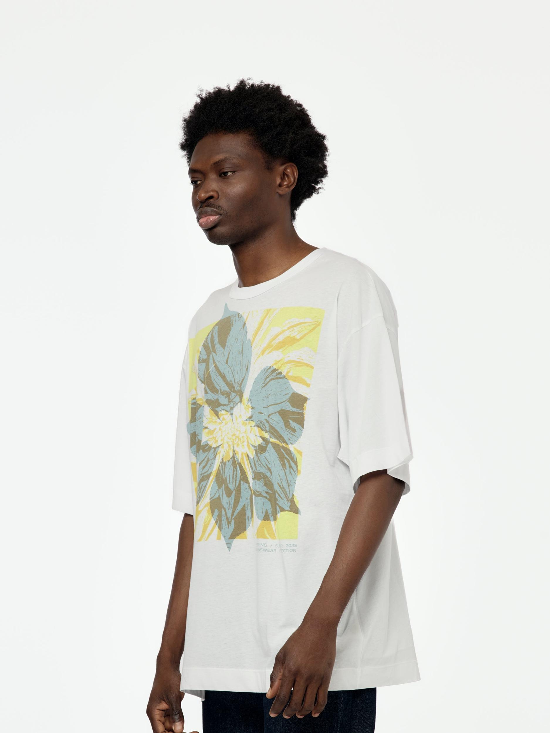 Huin S/S T-Shirt (White) Product Image