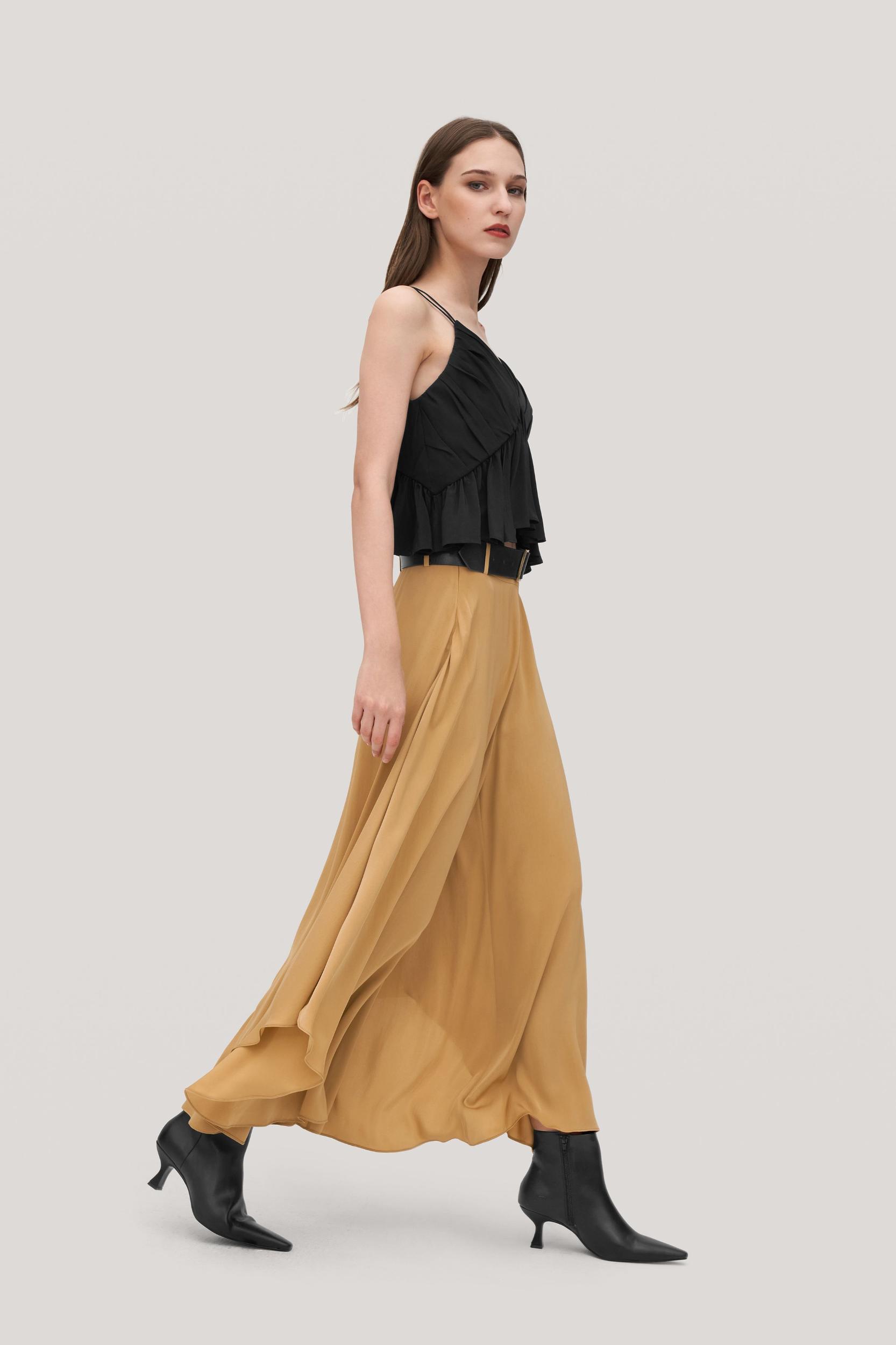 Wide-Legged Silk Fig Pants Product Image