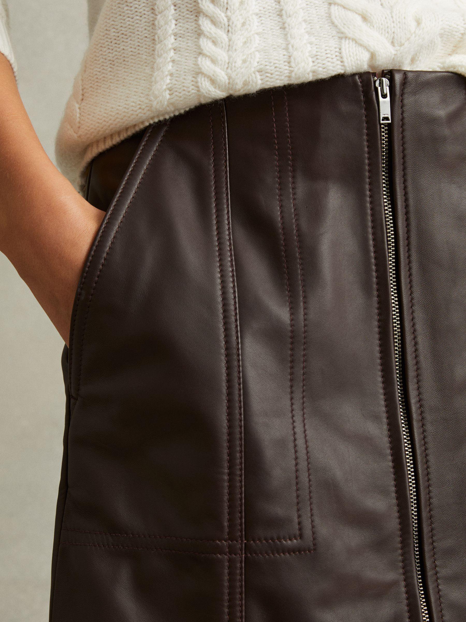 Leather Zip-Front Mini Skirt in Burgundy Product Image