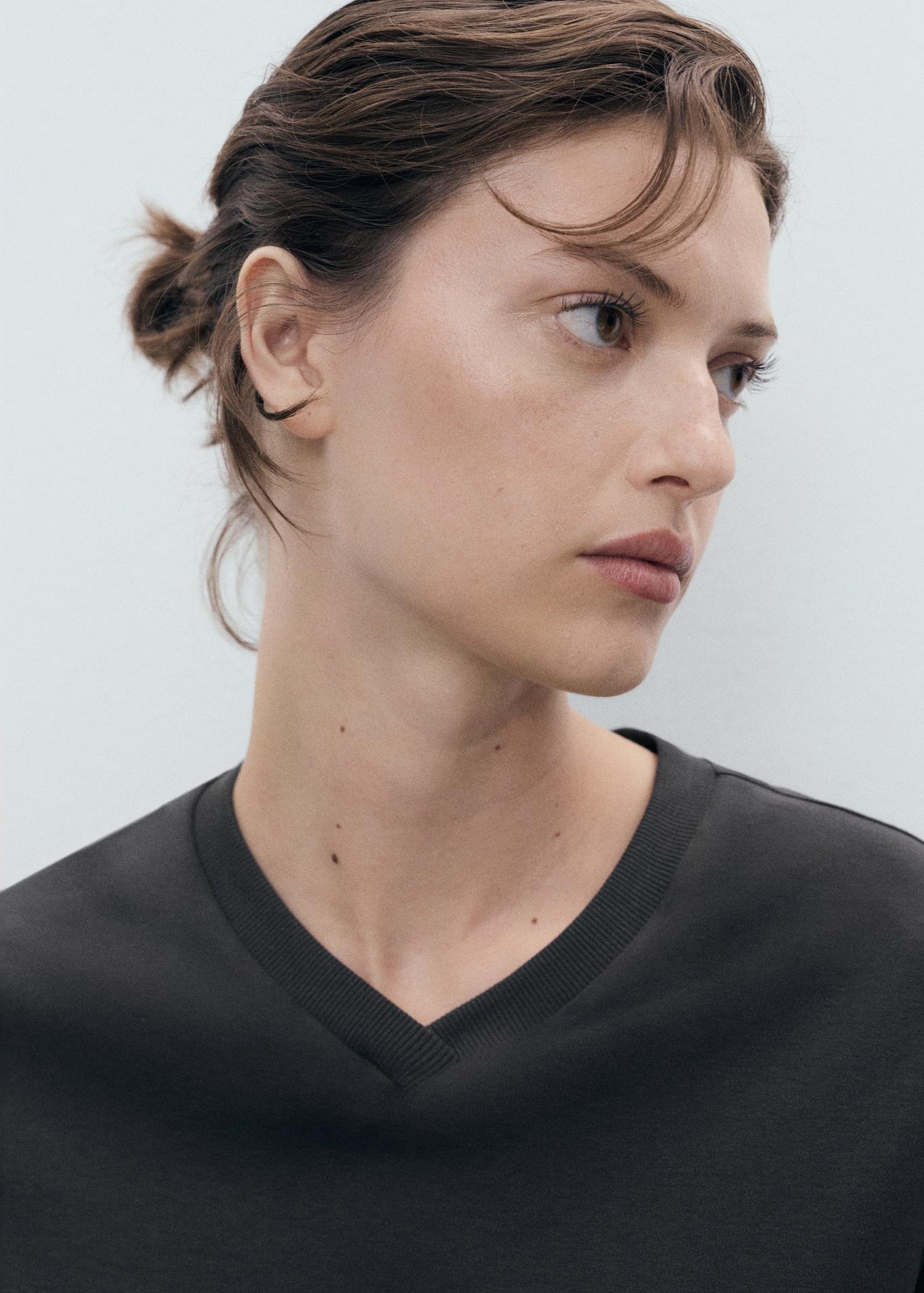 V-neck cotton T-shirt - Women | MANGO USA Product Image