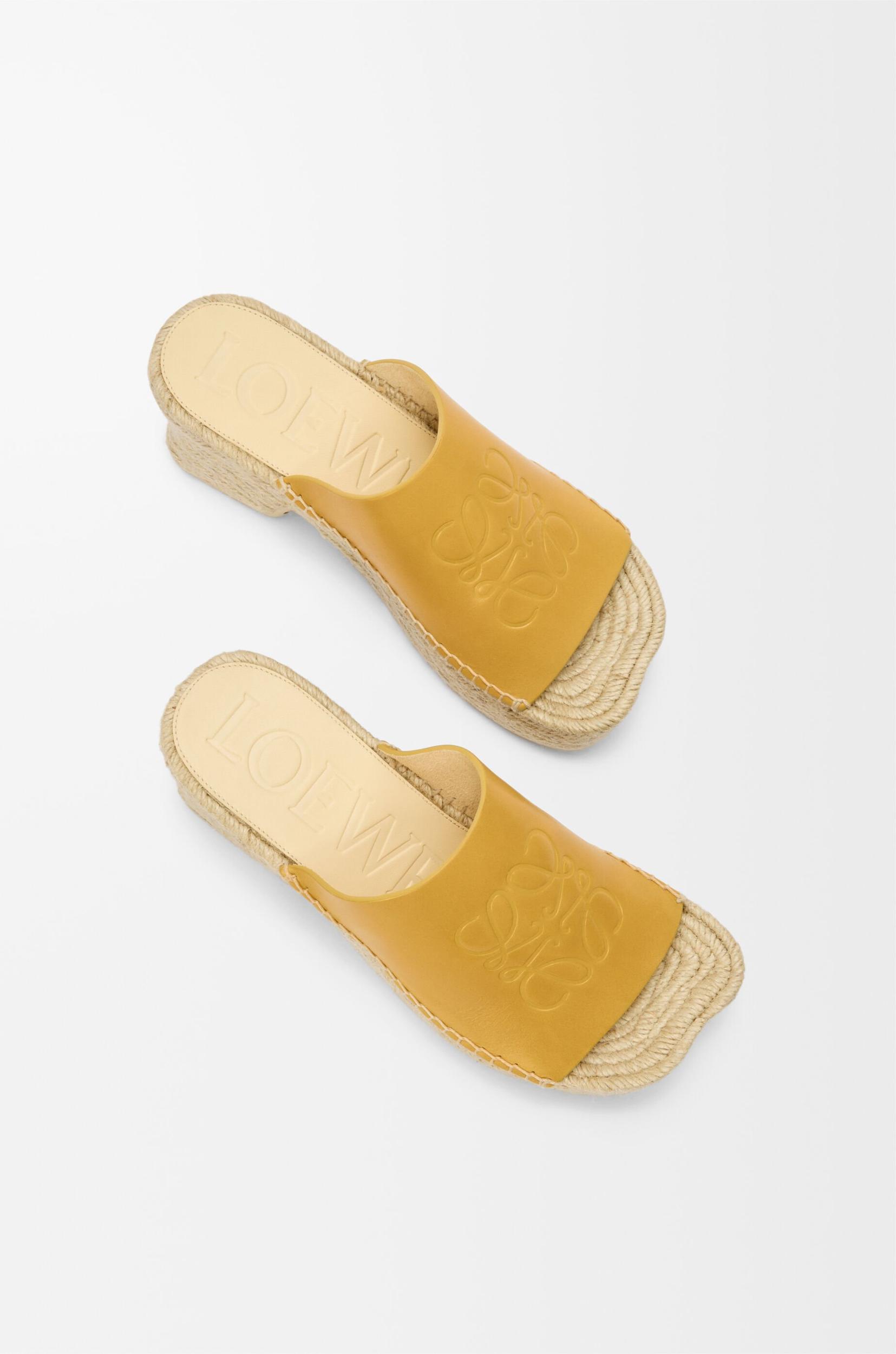 Petal espadrille platform slide in vegetable-tanned calfskin Product Image