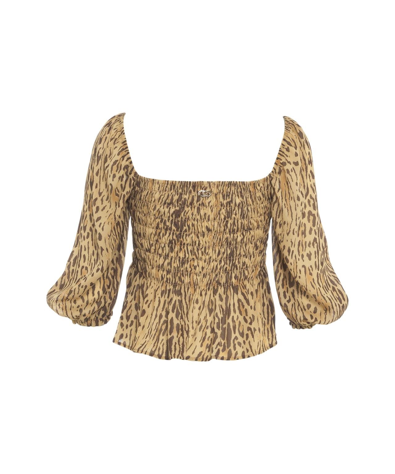 Top with animal print Product Image
