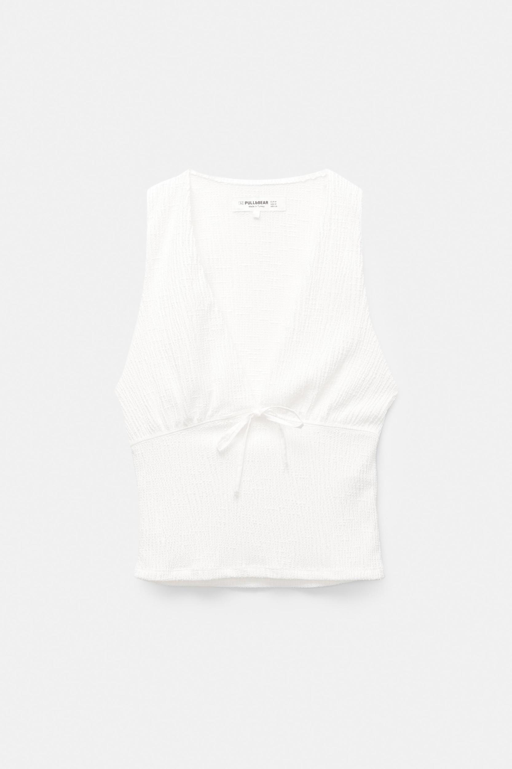 Rustic top with bow Product Image