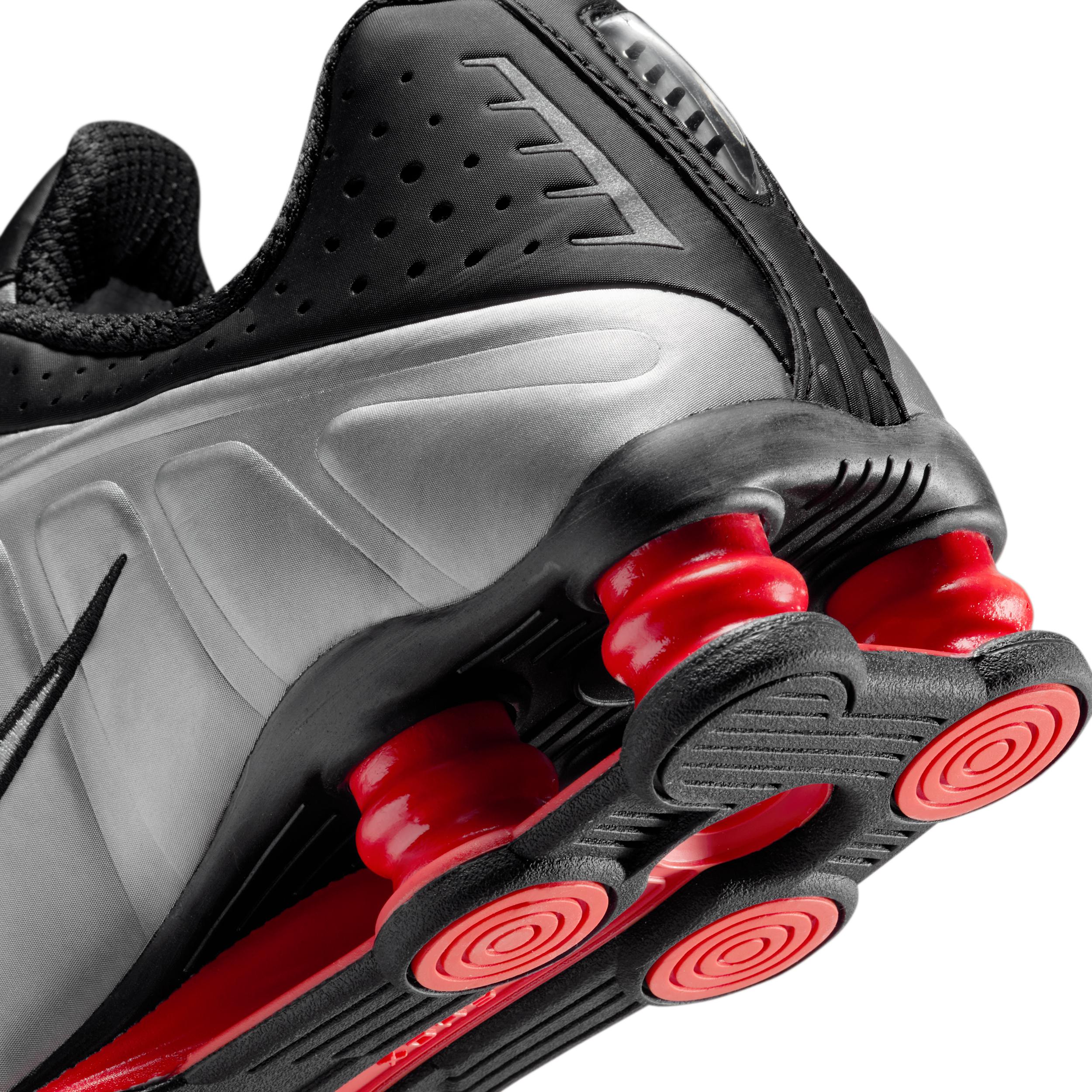 Nike Women's Shox R4 Shoes Product Image