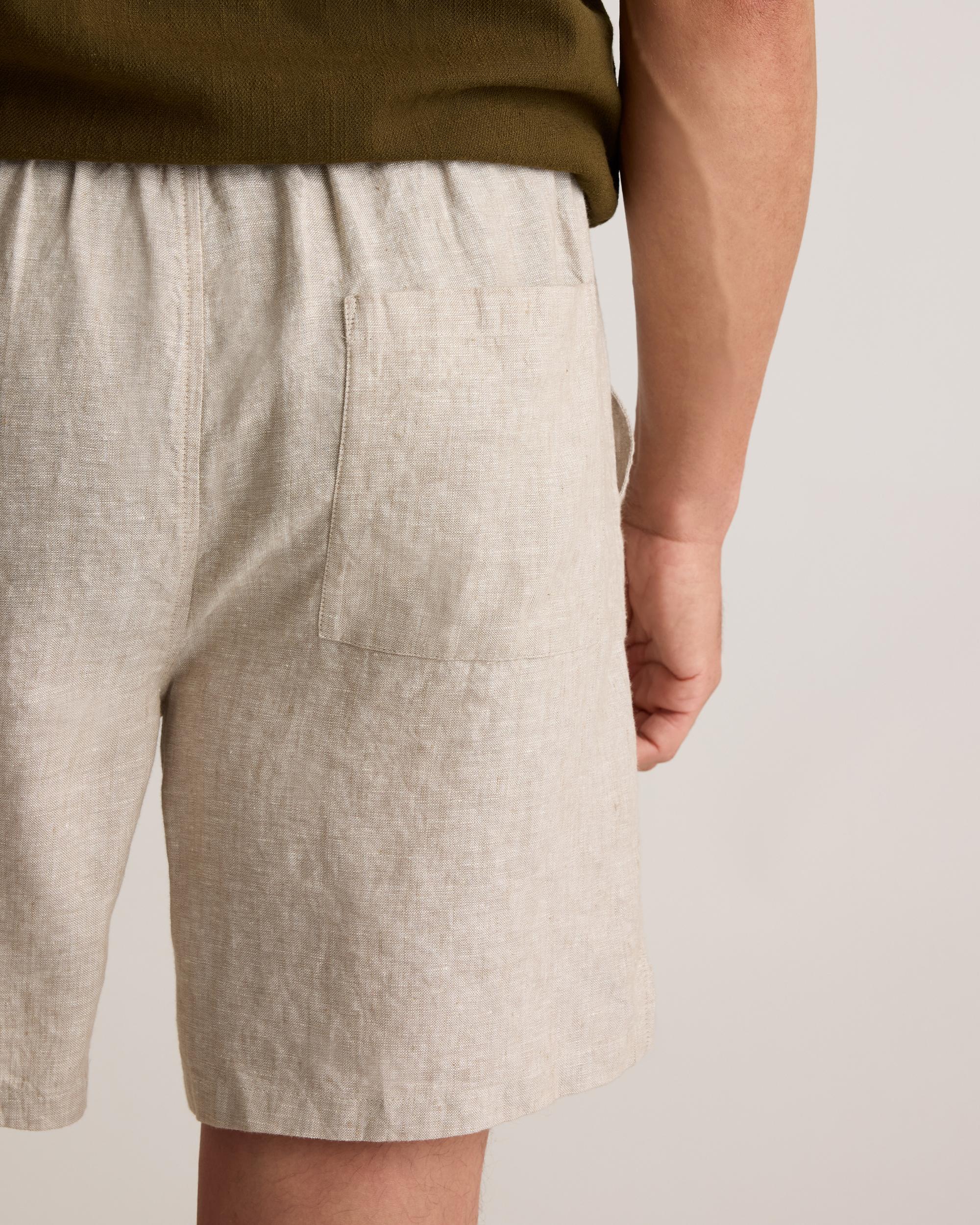 Quince | Men's 100% European Linen Drawstring Beach Shorts 7" Product Image