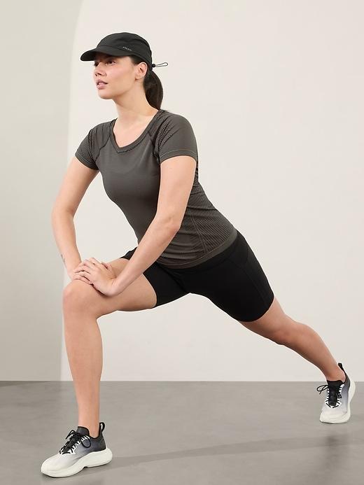 Momentum Seamless Tee Product Image