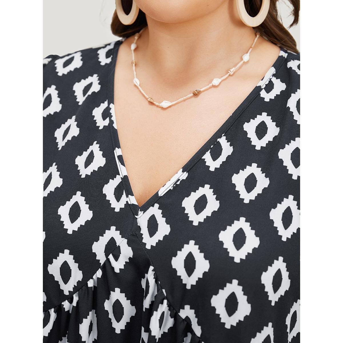 Plus Size Geometric Print Gathered Pocket Puff Sleeve Dress Black Women Vacation Gathered V-neck Short sleeve Curvy Knee Dress BloomChic 12/L Product Image