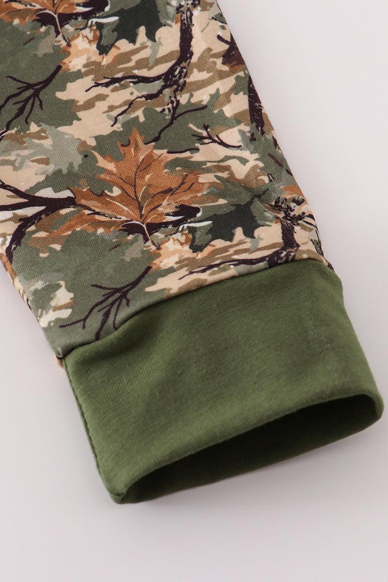 Camo leave dad&me sweatshirt Product Image