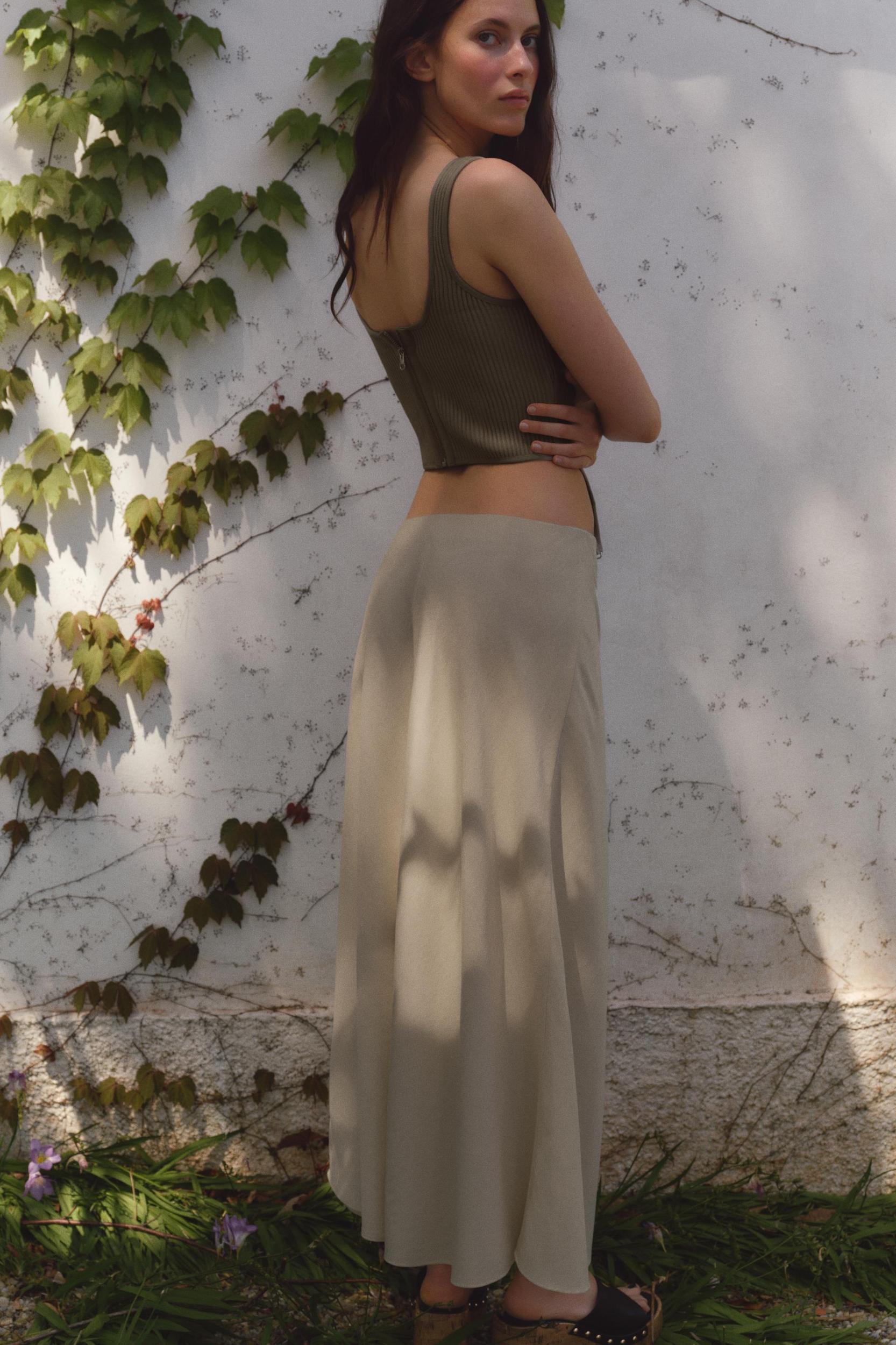 MIDI SKIRT Product Image