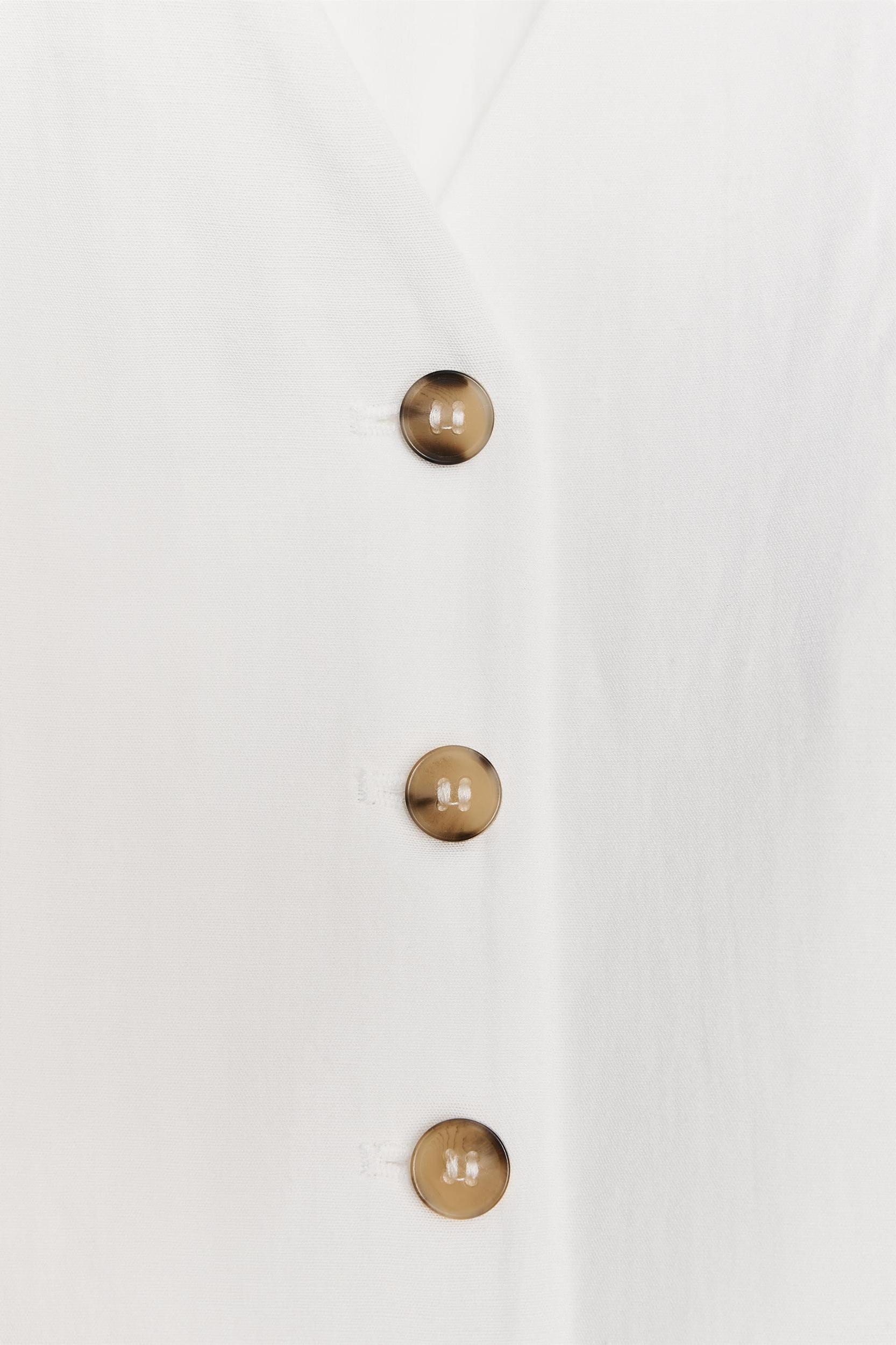 BACK CUT OUT VEST Product Image