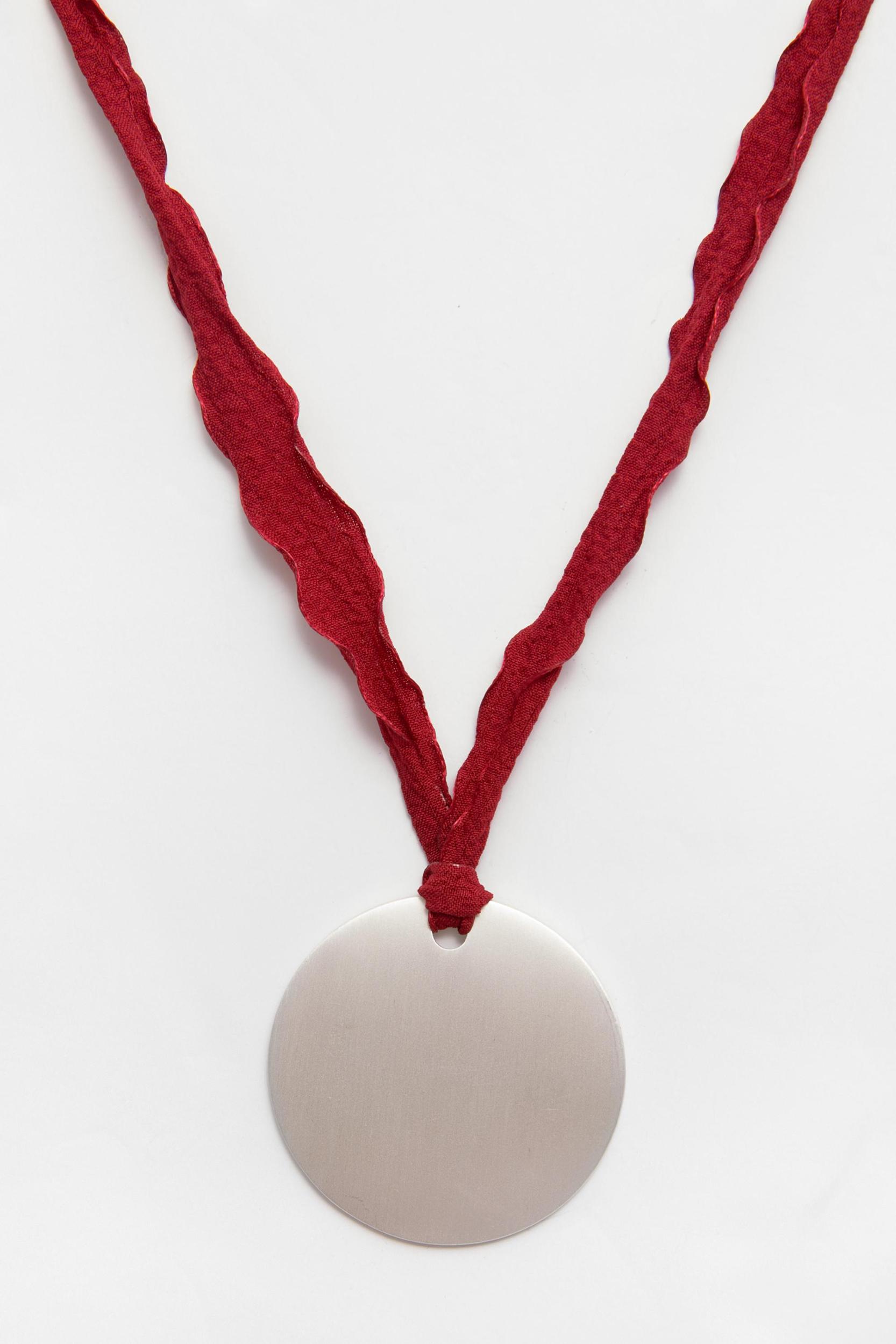 Metallic pendant necklace Product Image