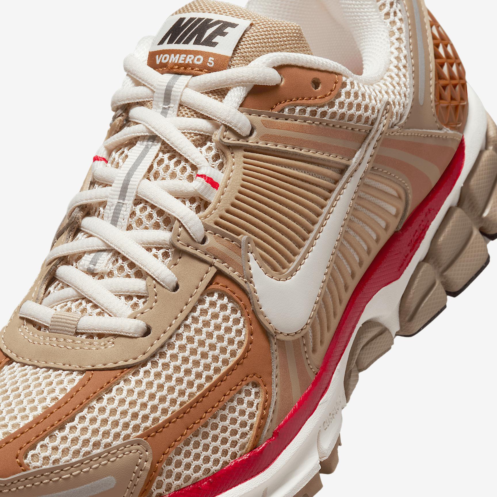 Nike Womens Zoom Vomero Shoes | HV0826-247 Product Image