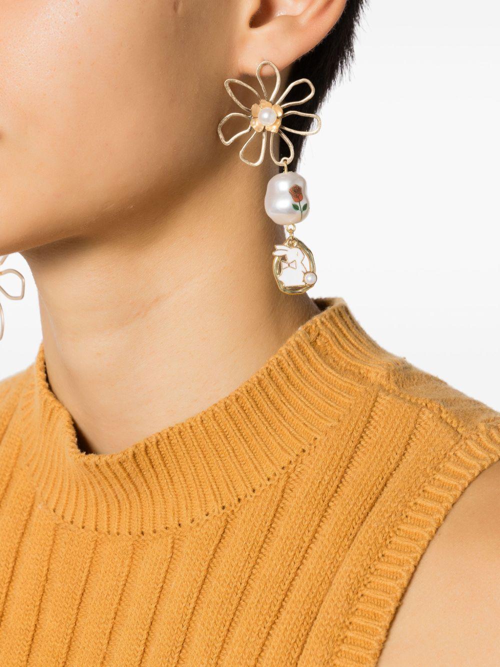 flower bunny-motif drop earrings Product Image