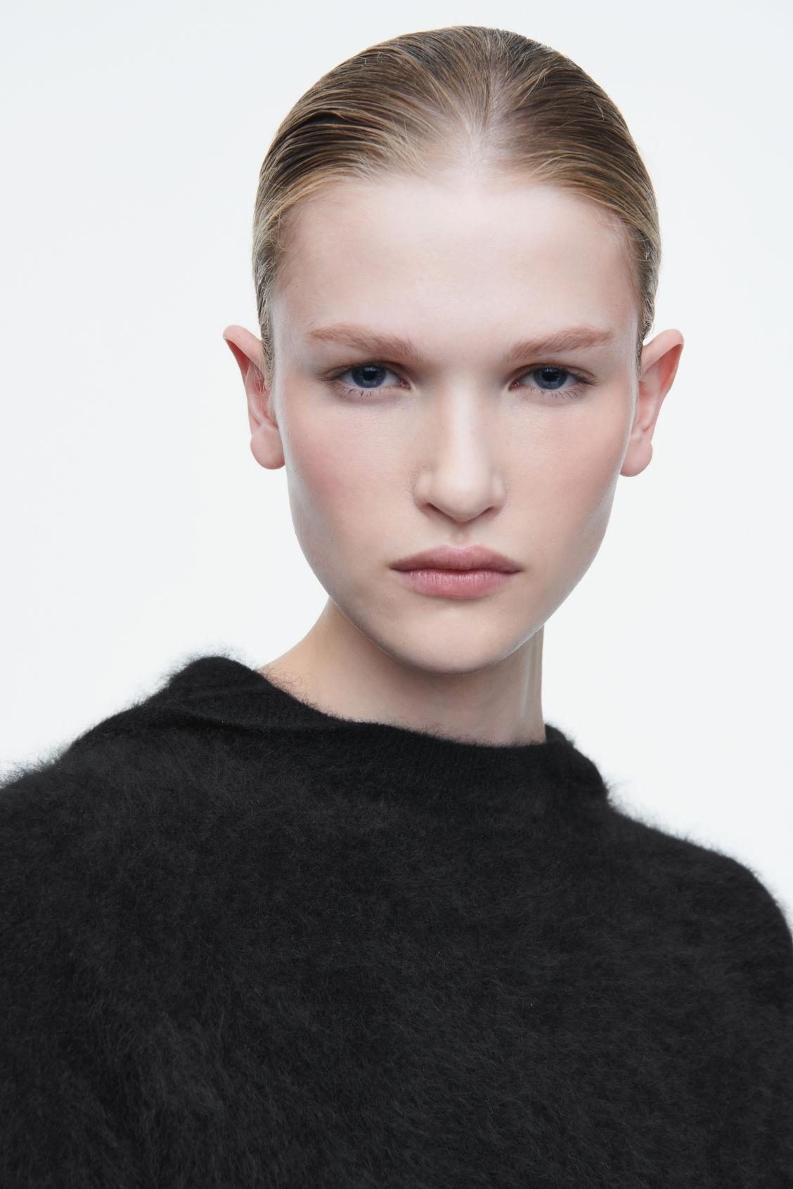 PURE BRUSHED-CASHMERE HOODIE Product Image