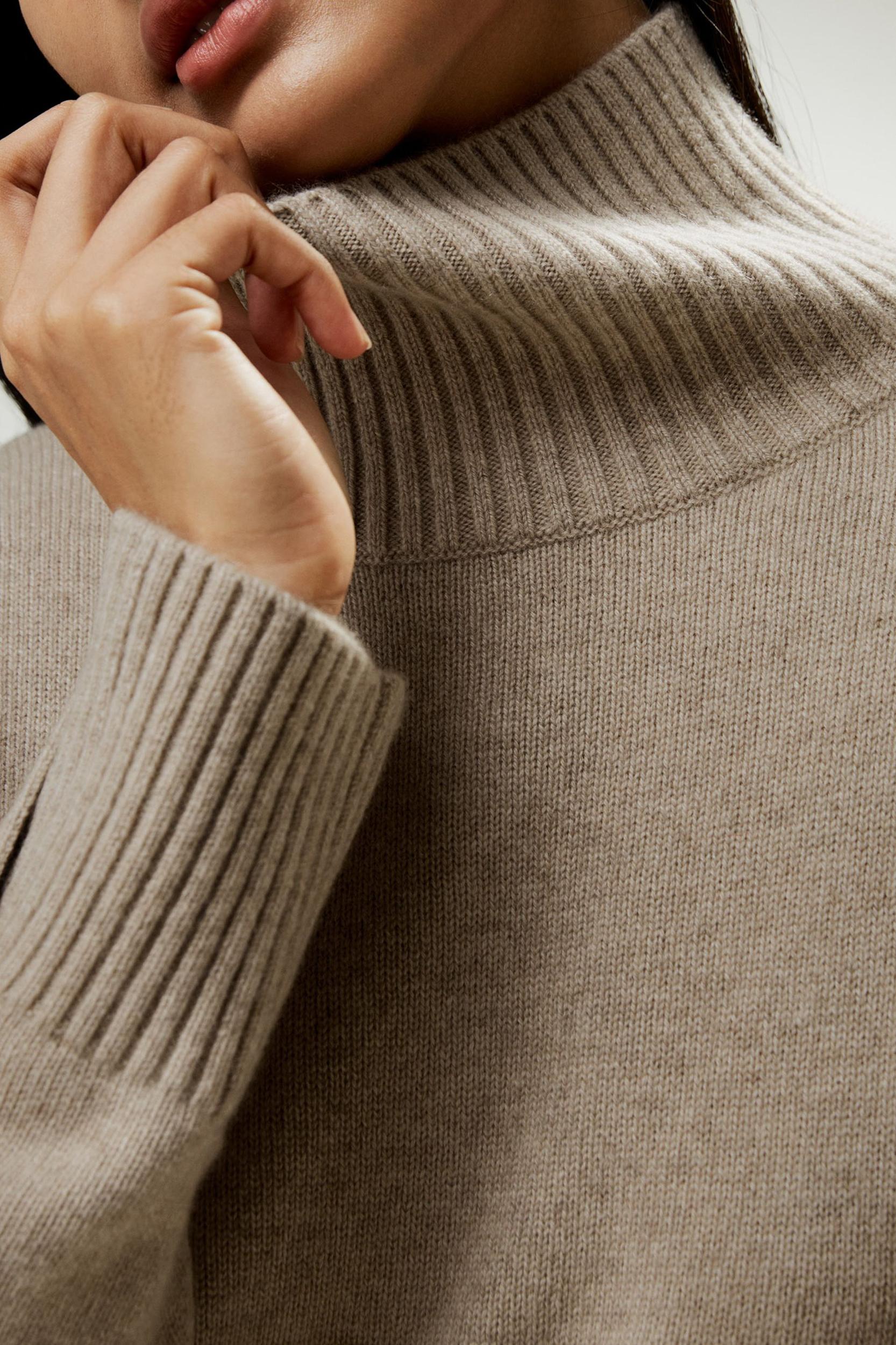 Turtleneck Relaxed-Fit Cashmere Sweater Product Image