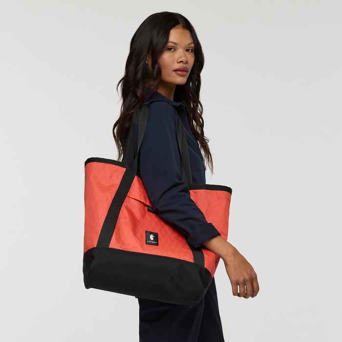 Contiguo 22L Tote Product Image