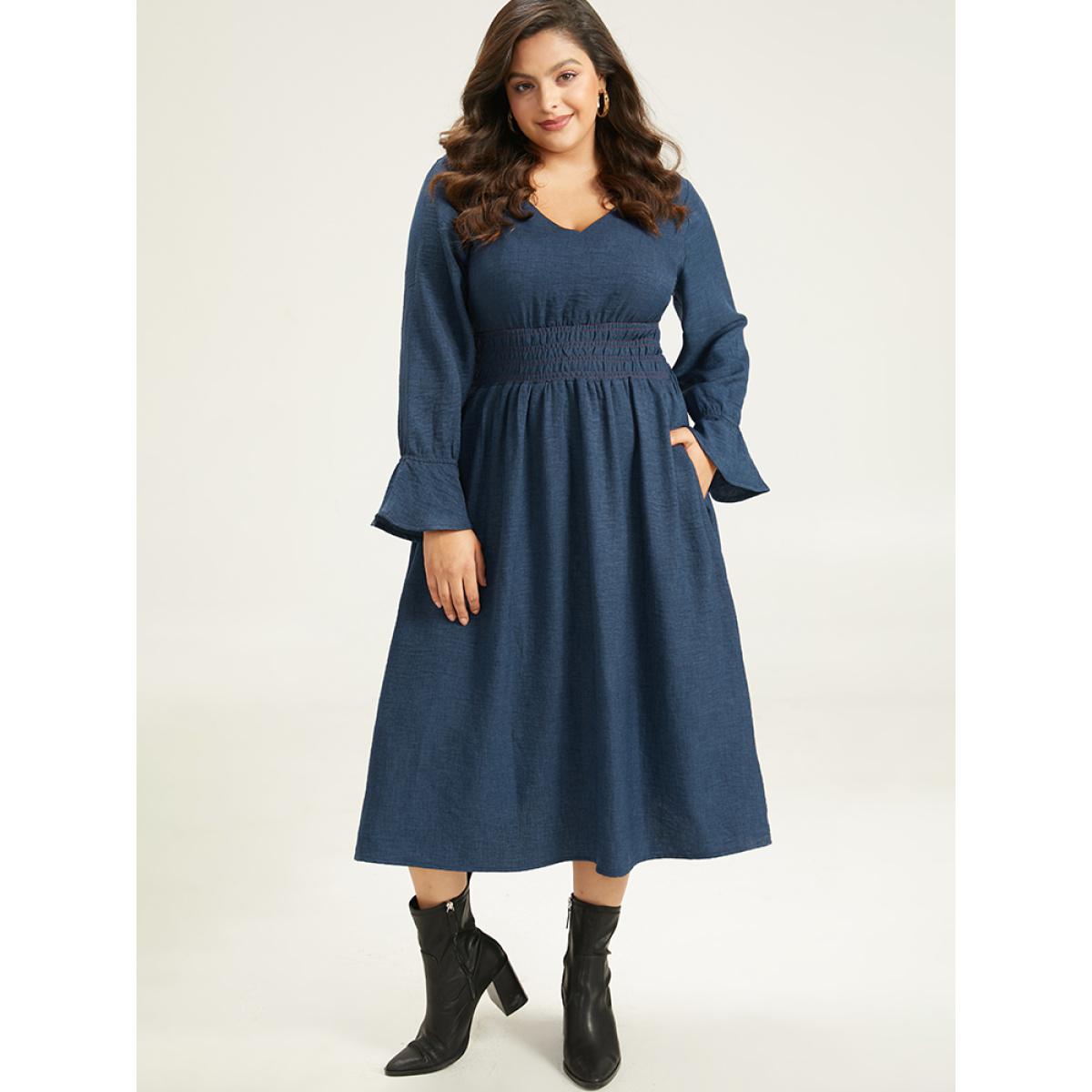 Plus Size Plain Shirred Patchwork Gathered Dress Indigo Women Casual Elastic cuffs V-neck Long Sleeve Curvy Midi Dress BloomChic 12/L Product Image