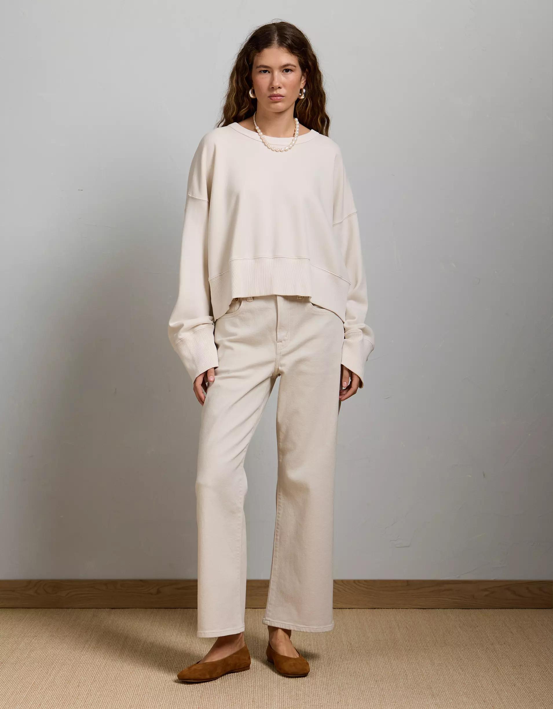 AE77 Premium Relaxed Cropped Sweatshirt Product Image