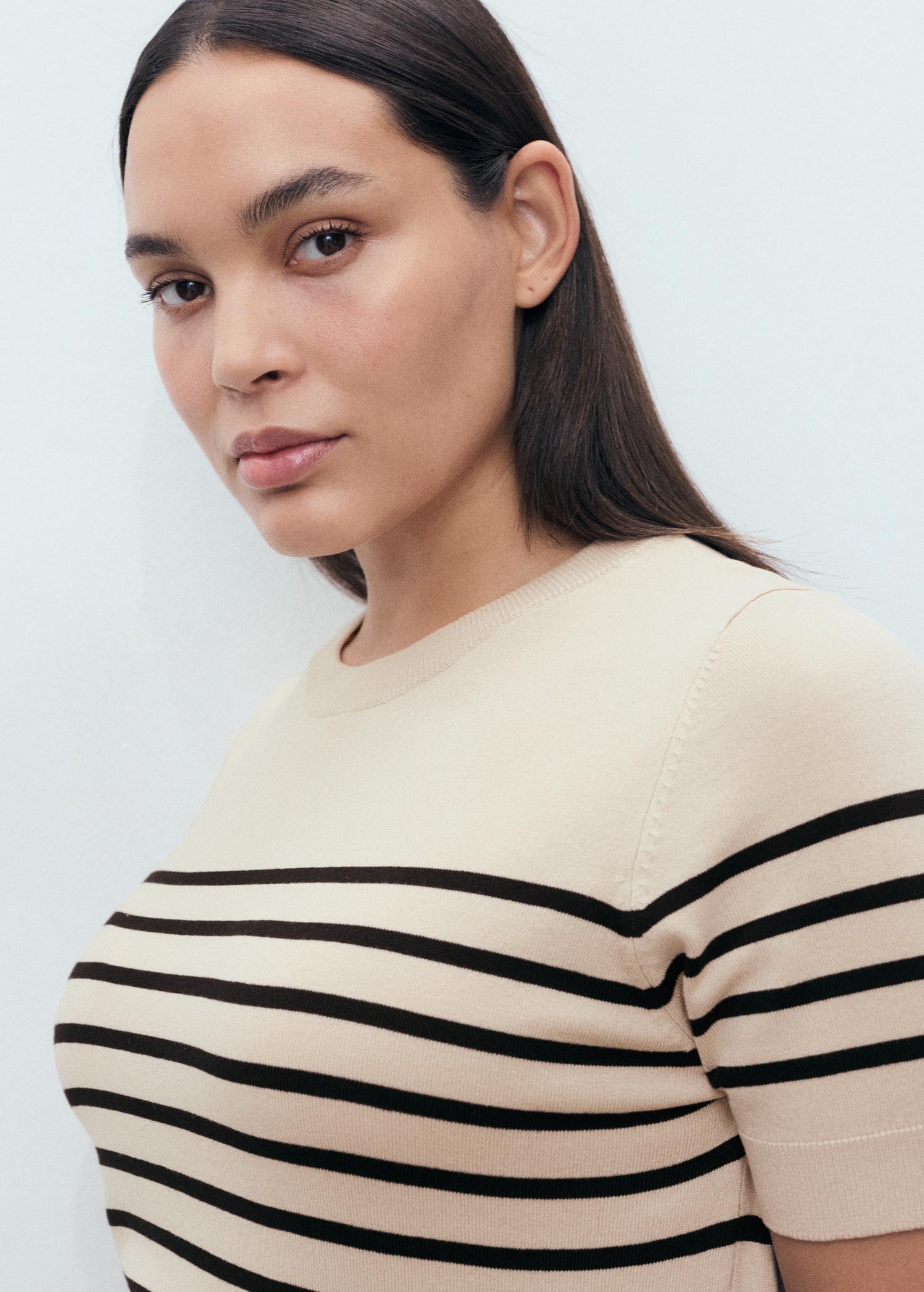 Short-sleeved fine-knit sweater - Women | MANGO USA Product Image