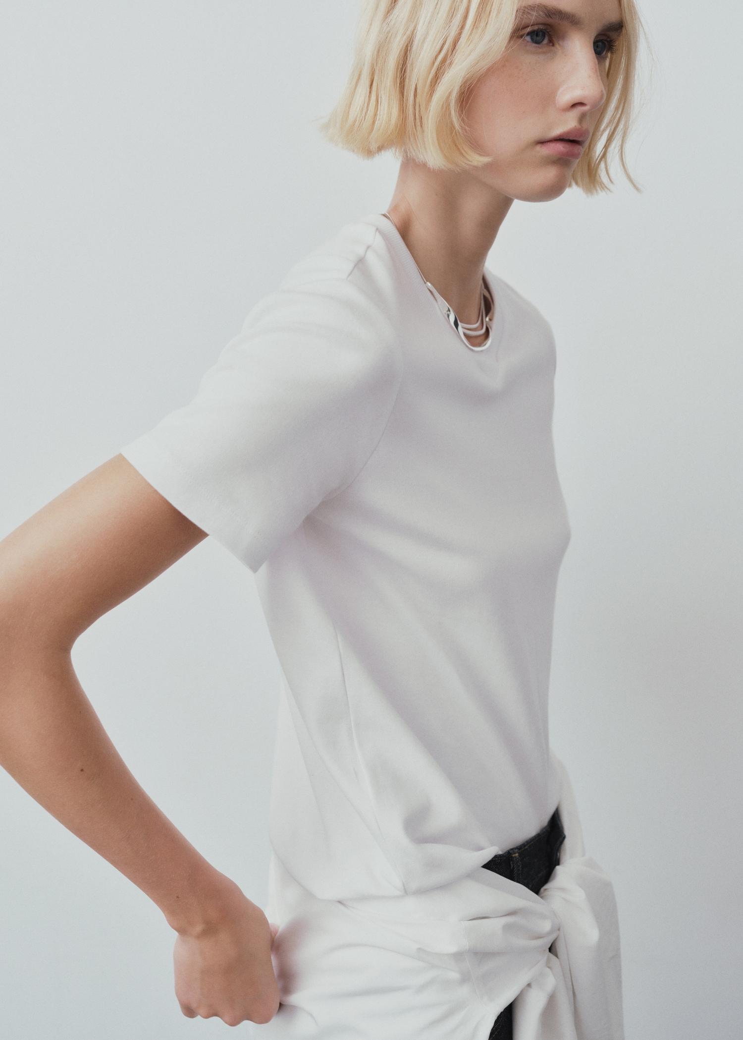 V-neck cotton T-shirt - Women | MANGO USA Product Image