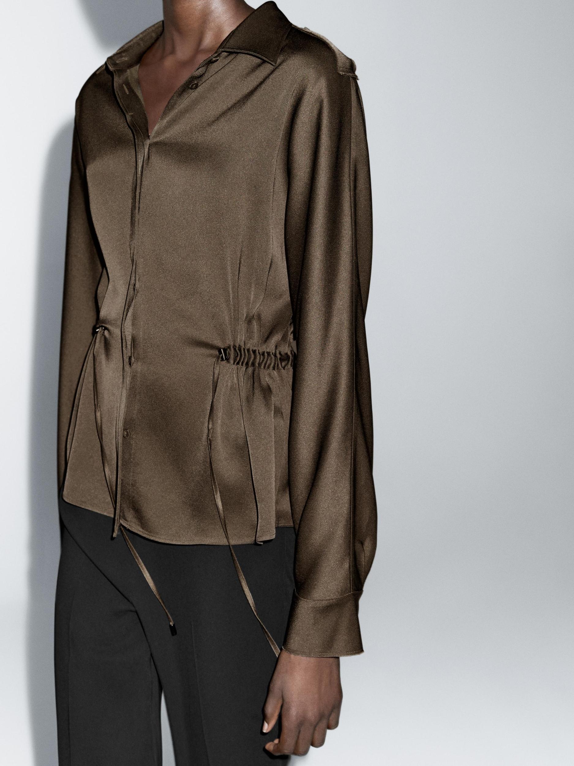 Flowing shirt with waist detail Product Image