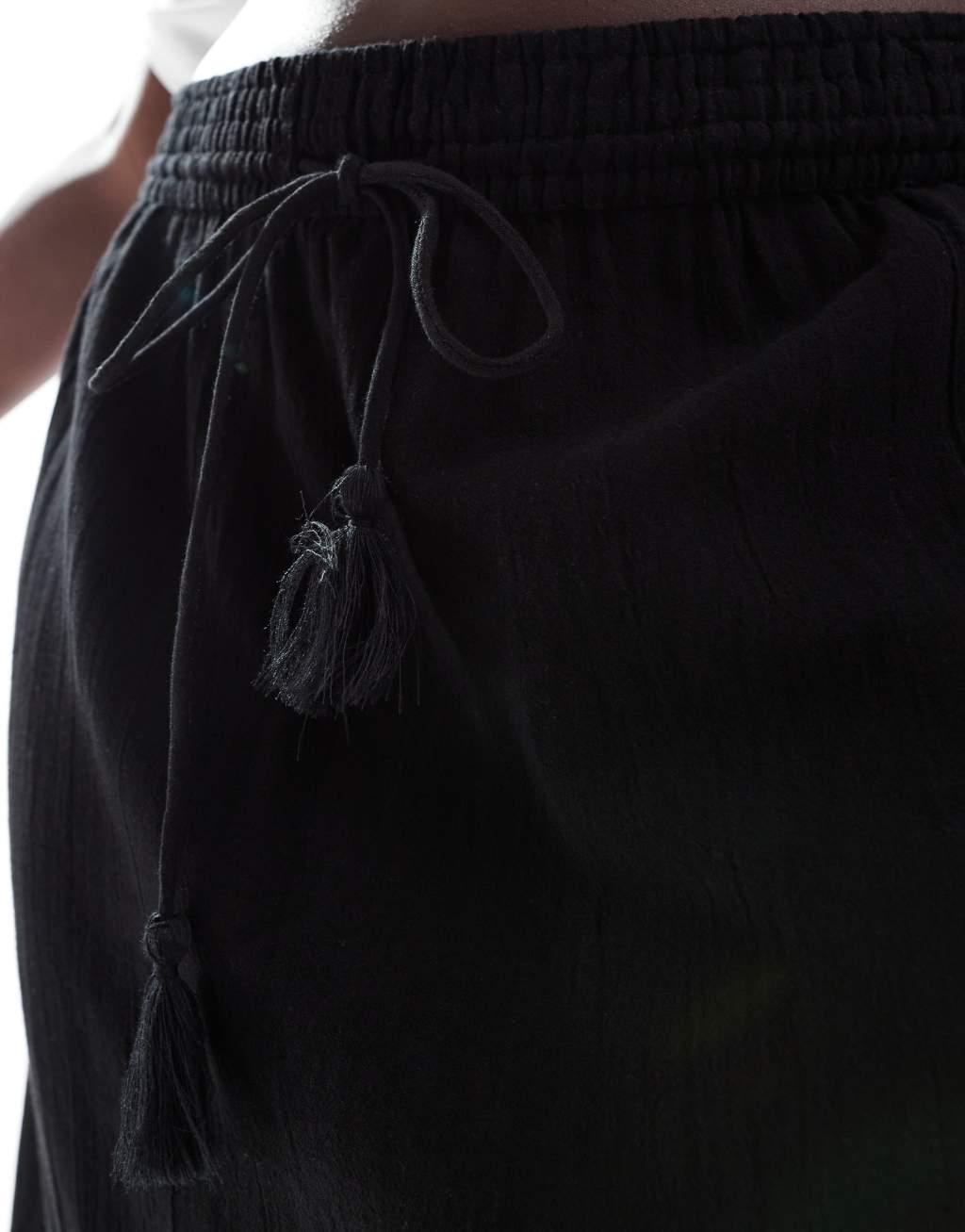 Vero Moda Curve boho maxi skirt in black Product Image